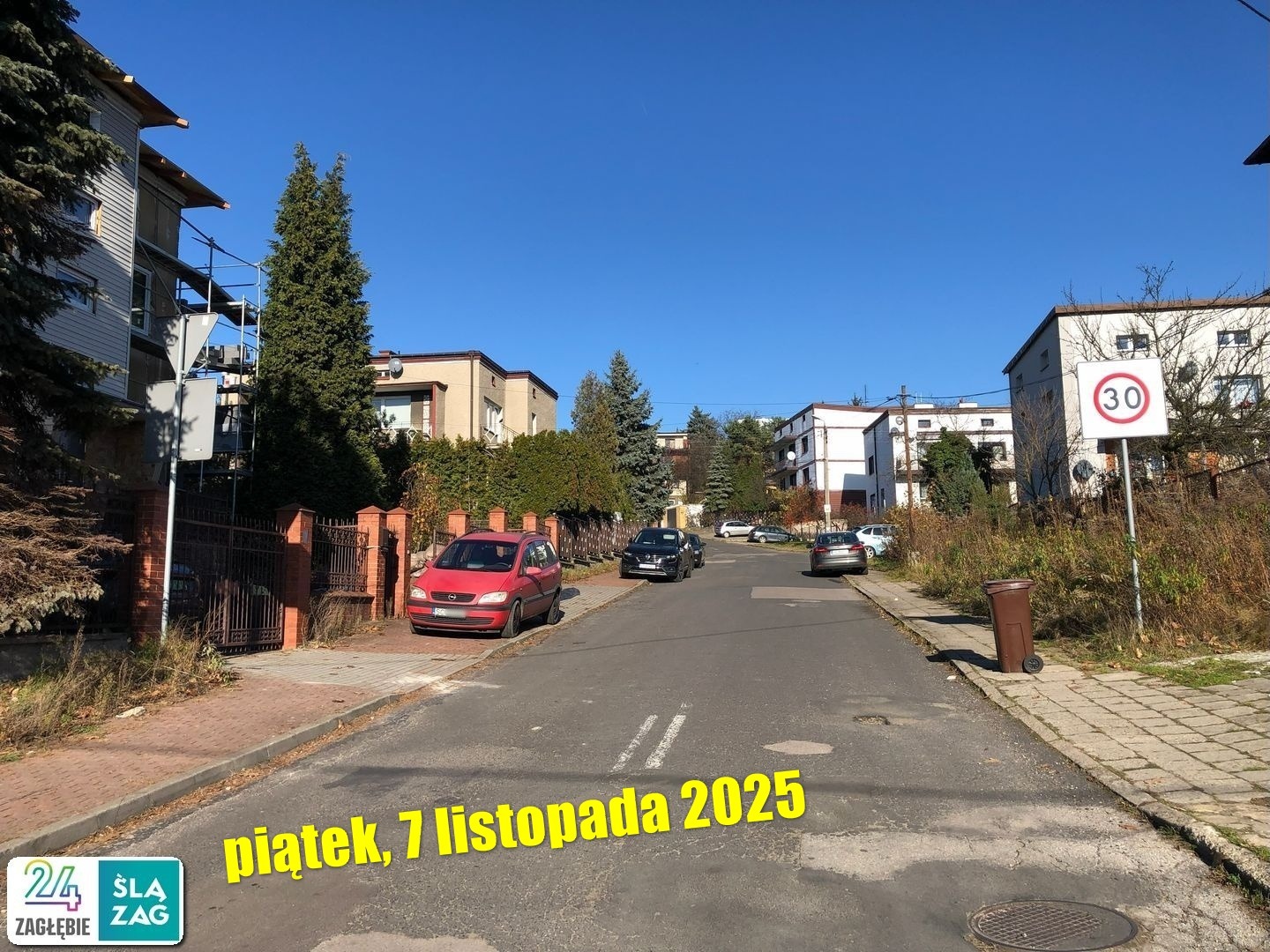 Sosnowiec-Sielec. Ulica Łukowa. Parkowanie na chodnikach. 7 listopada 2025.