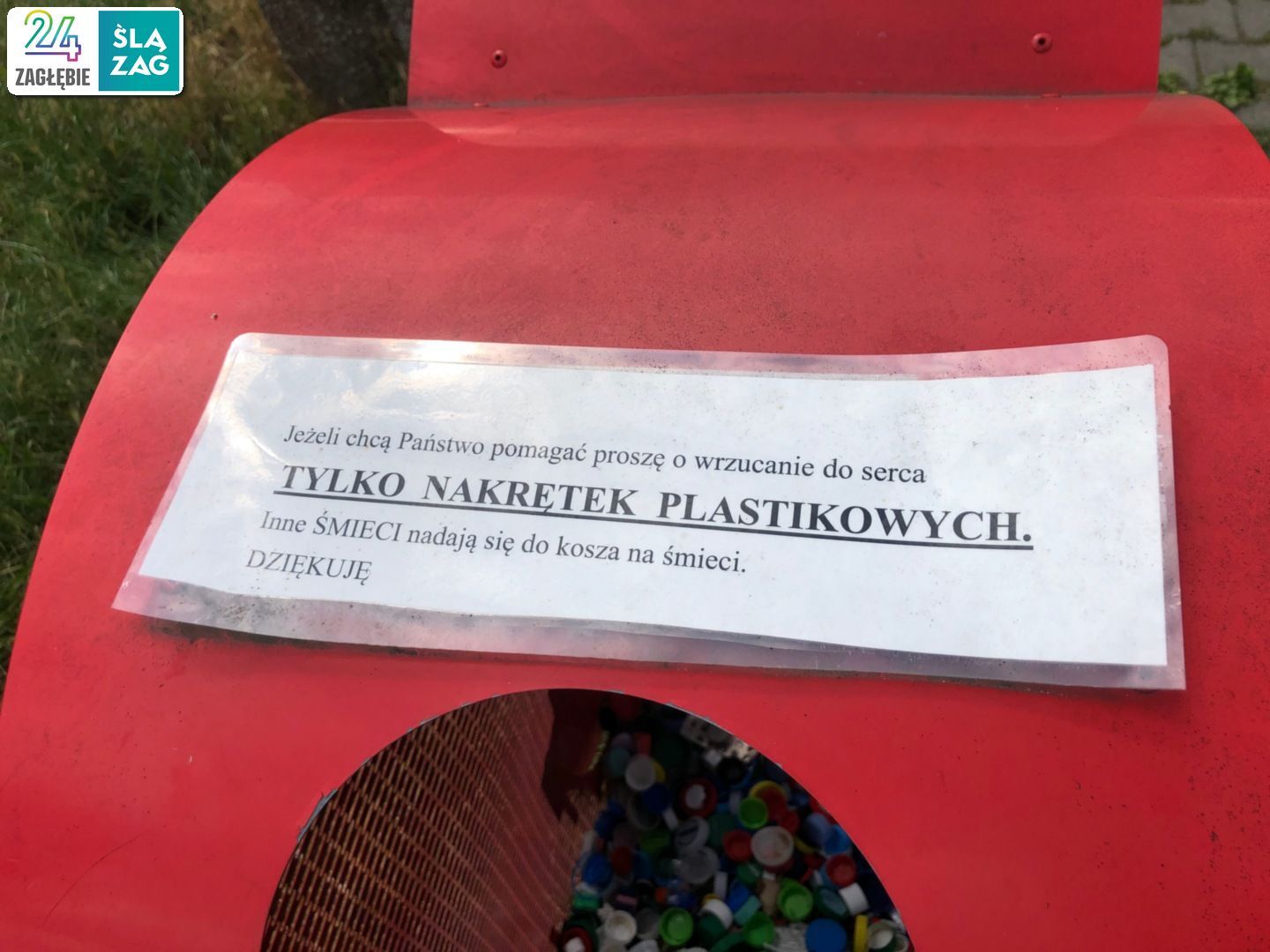 Sosnowiec-Sielec. Ulica Wincentego Witosa. Kosz na zakrętki. 23 lipca 2025.