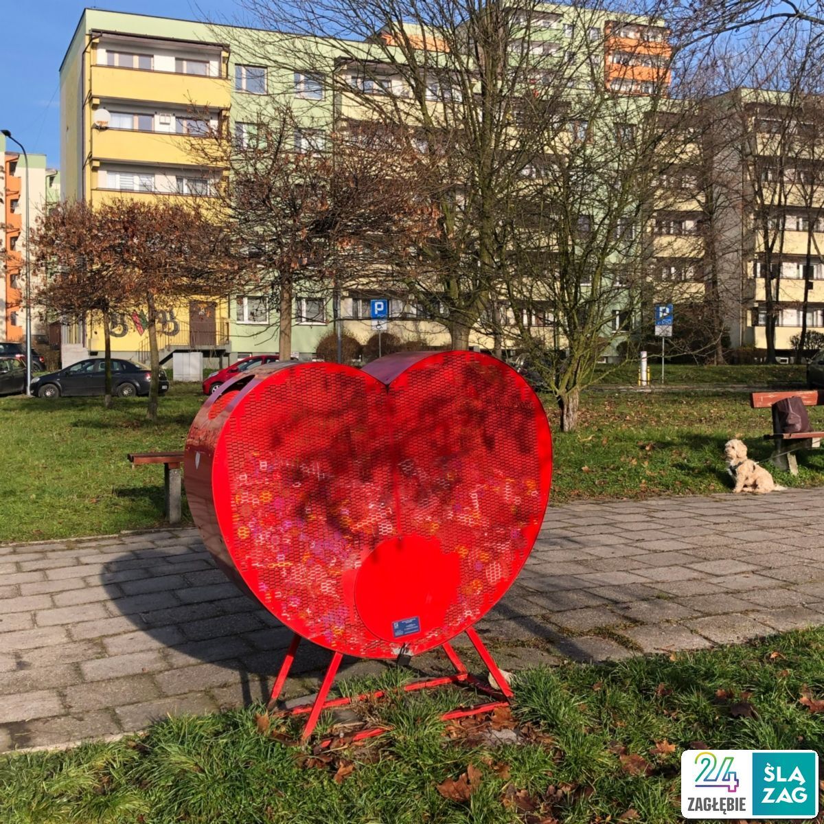 Sosnowiec-Sielec. Ulica Wincentego Witosa. Kosz na zakrętki. 4 grudnia 2025.