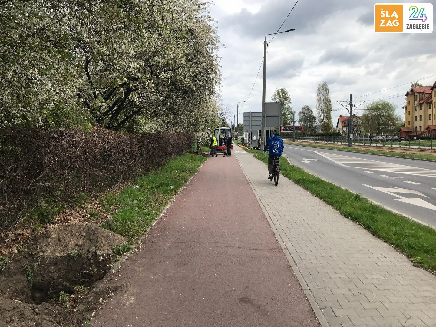 Sosnowiec-Sielec. Niezabezpieczone roboty ziemne na drodze dla rowerów i chodniku przy ulicy gen. Władysława Andersa. 24 kwietnia 2026