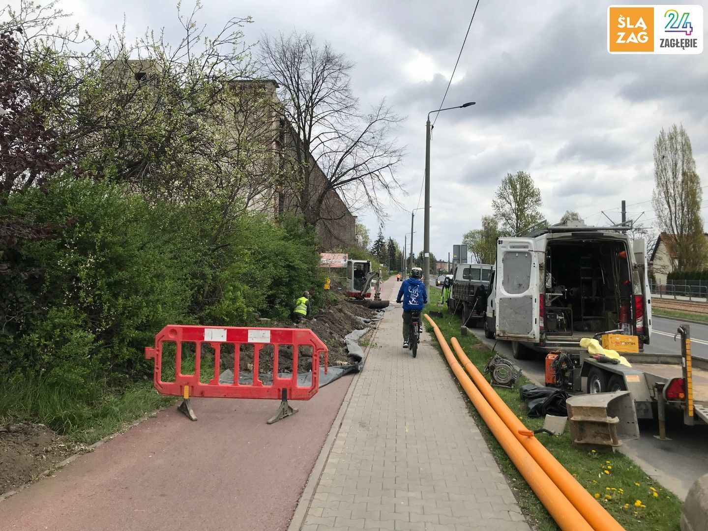 Sosnowiec-Sielec. Niezabezpieczone roboty ziemne na drodze dla rowerów i chodniku przy ulicy gen. Władysława Andersa. 24 kwietnia 2026