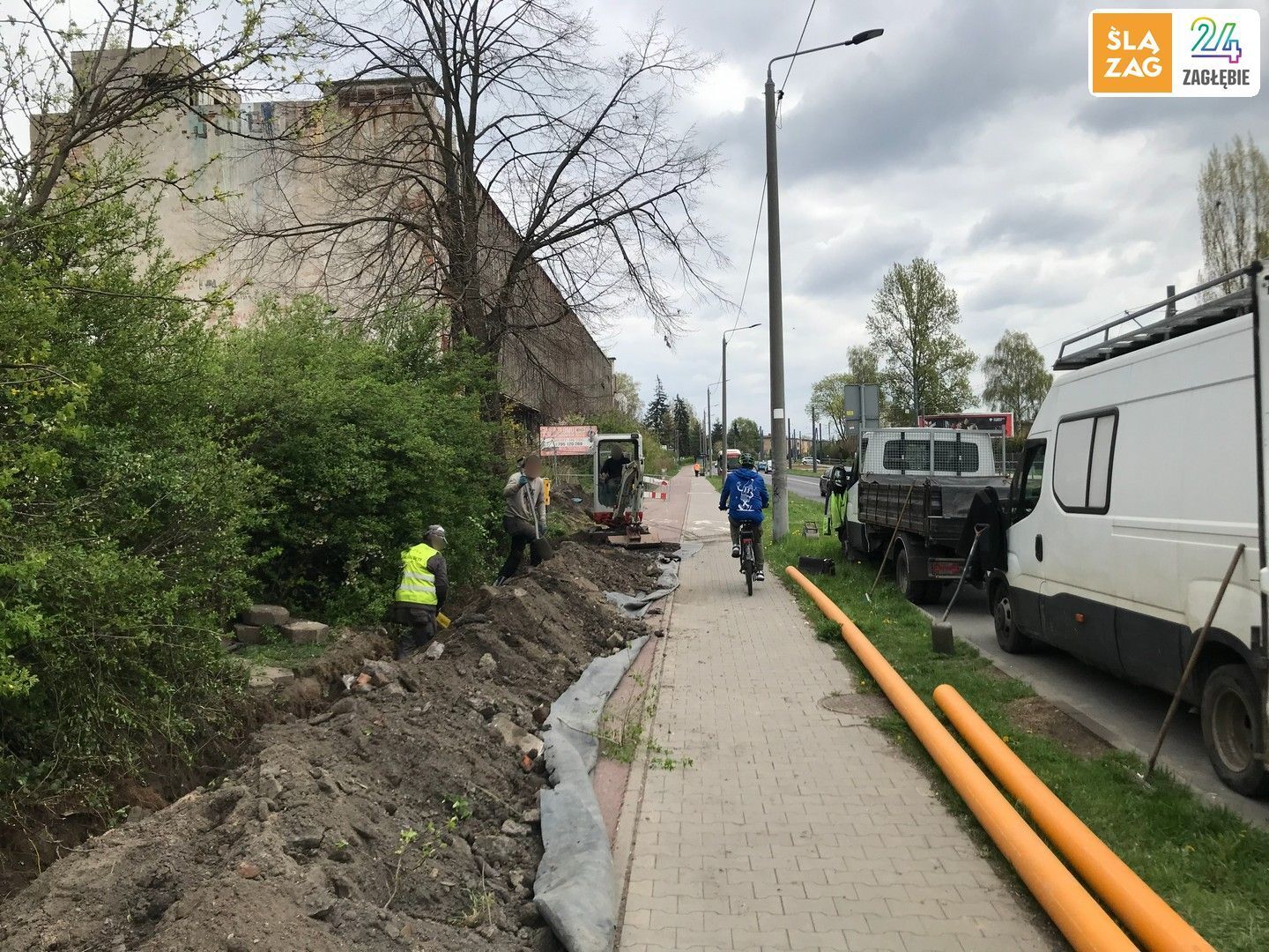 Sosnowiec-Sielec. Niezabezpieczone roboty ziemne na drodze dla rowerów i chodniku przy ulicy gen. Władysława Andersa. 24 kwietnia 2026