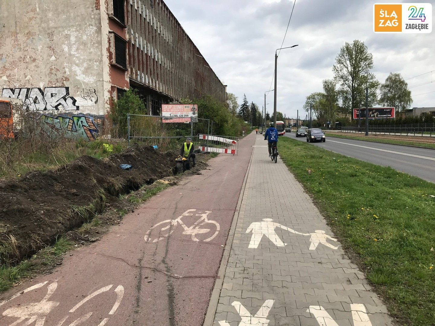 Sosnowiec-Sielec. Niezabezpieczone roboty ziemne na drodze dla rowerów i chodniku przy ulicy gen. Władysława Andersa. 24 kwietnia 2026