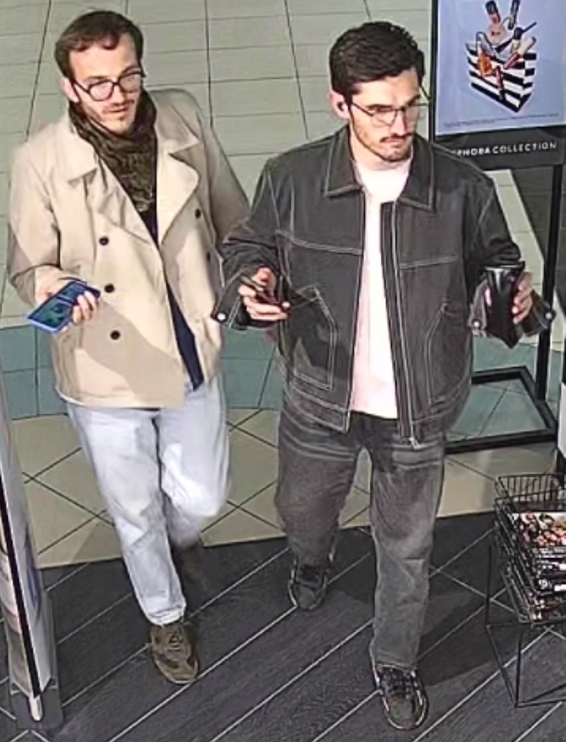 Sosnowiec-Środula. Podejrzewani o kradzież w perfumerii »Sephora«, w centrum handlowym »Plejada«. 20 marca 2026