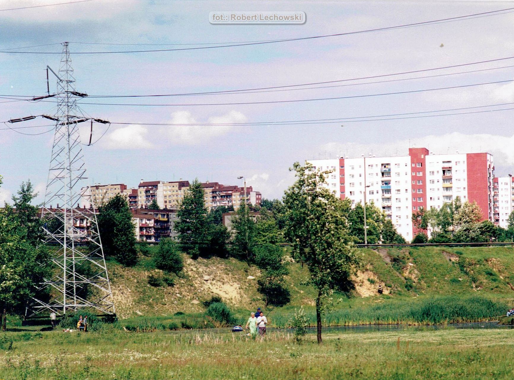 Sosnowiec-Środula. Ulica 3 Maja. Mokradła przy Górce Środulskiej. Widok w kierunku Zagórza, w pobliżu ulicy Franciszka Blachnickiego. Lata 1997 – 2001.