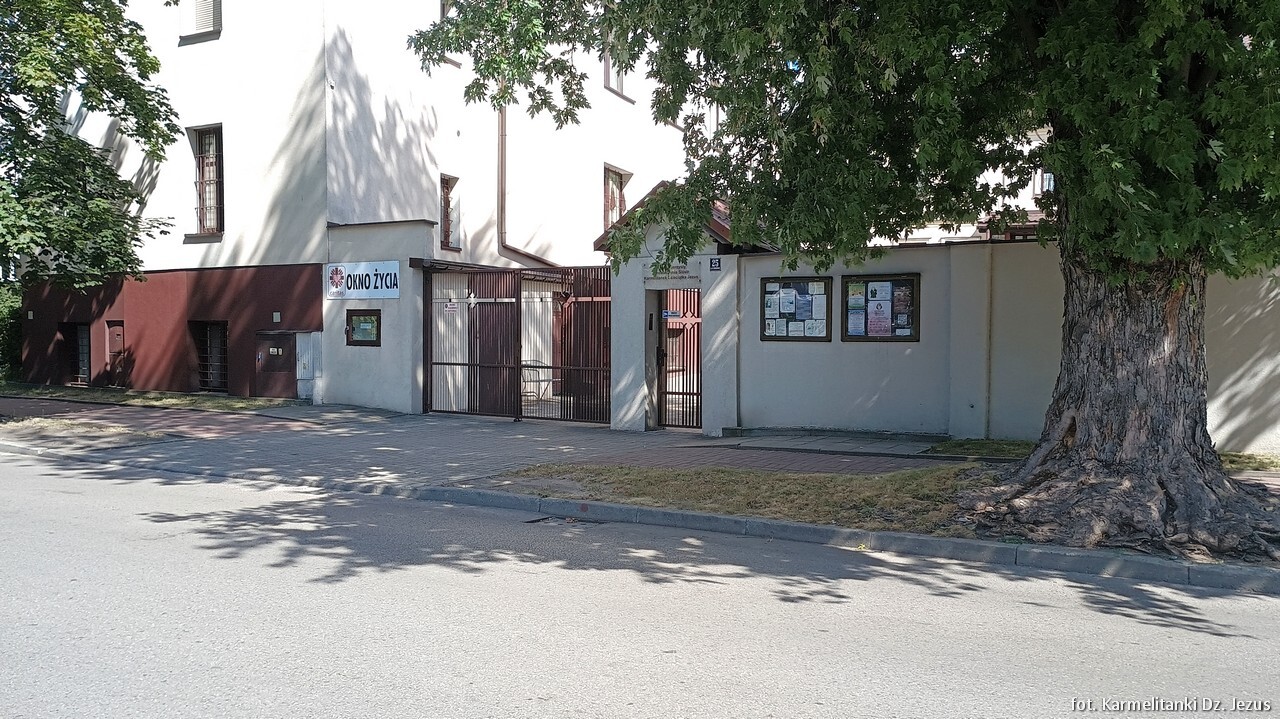 Stary Sosnowiec. Ul. Teresy Kierocińskiej. Zgromadzenie Sióstr Karmelitanek Dzieciątka Jezus. Okno życia. 25 sierpnia 2025.
