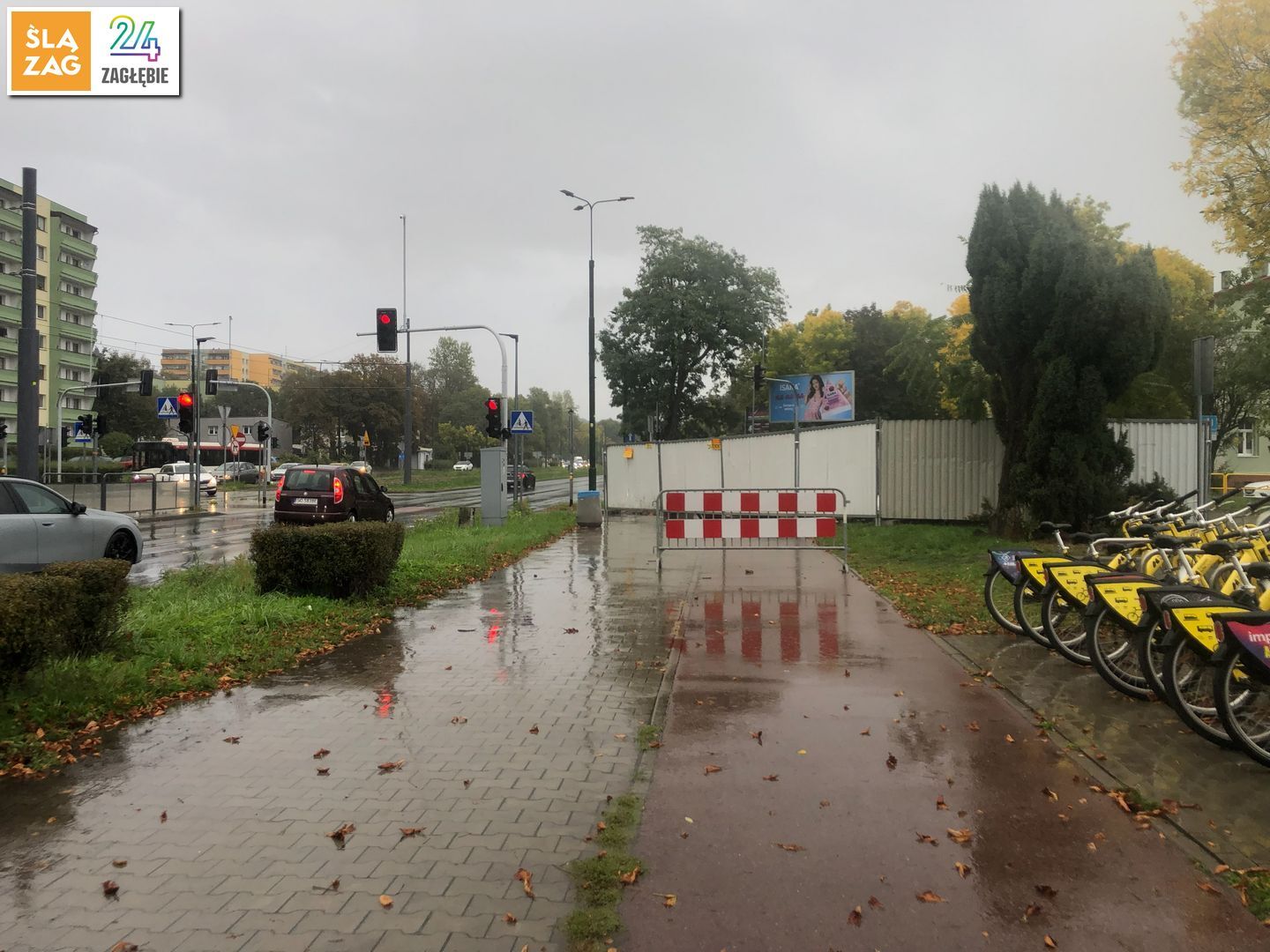 Sosnowiec. Roboty ziemne na drodze dla rowerów i chodniku przy ulicy 1 Maja, przy skrzyżowaniu z ulicą Partyzantów. 23 września 2026