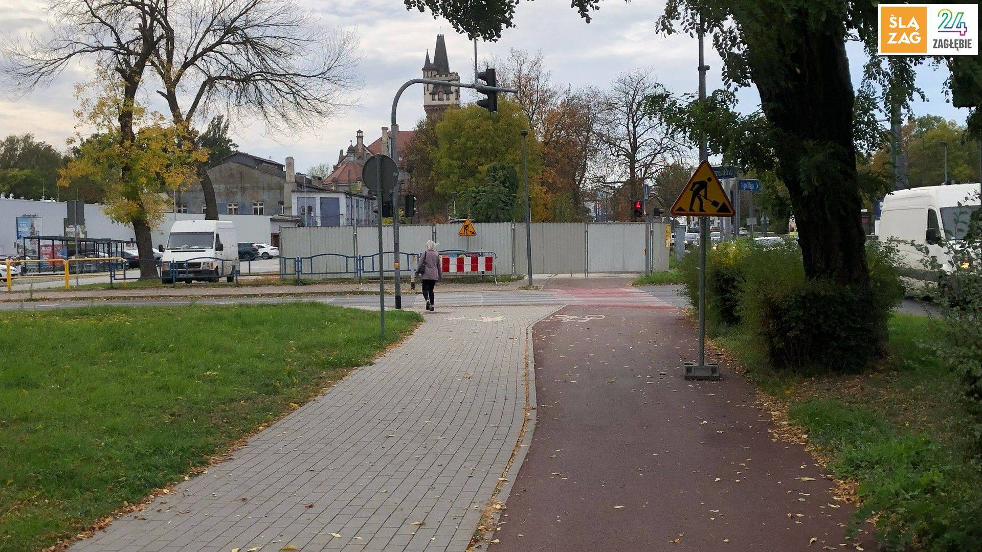 Sosnowiec. Roboty ziemne na drodze dla rowerów i chodniku przy ulicy 1 Maja, przy skrzyżowaniu z ulicą Partyzantów. 8 października 2026