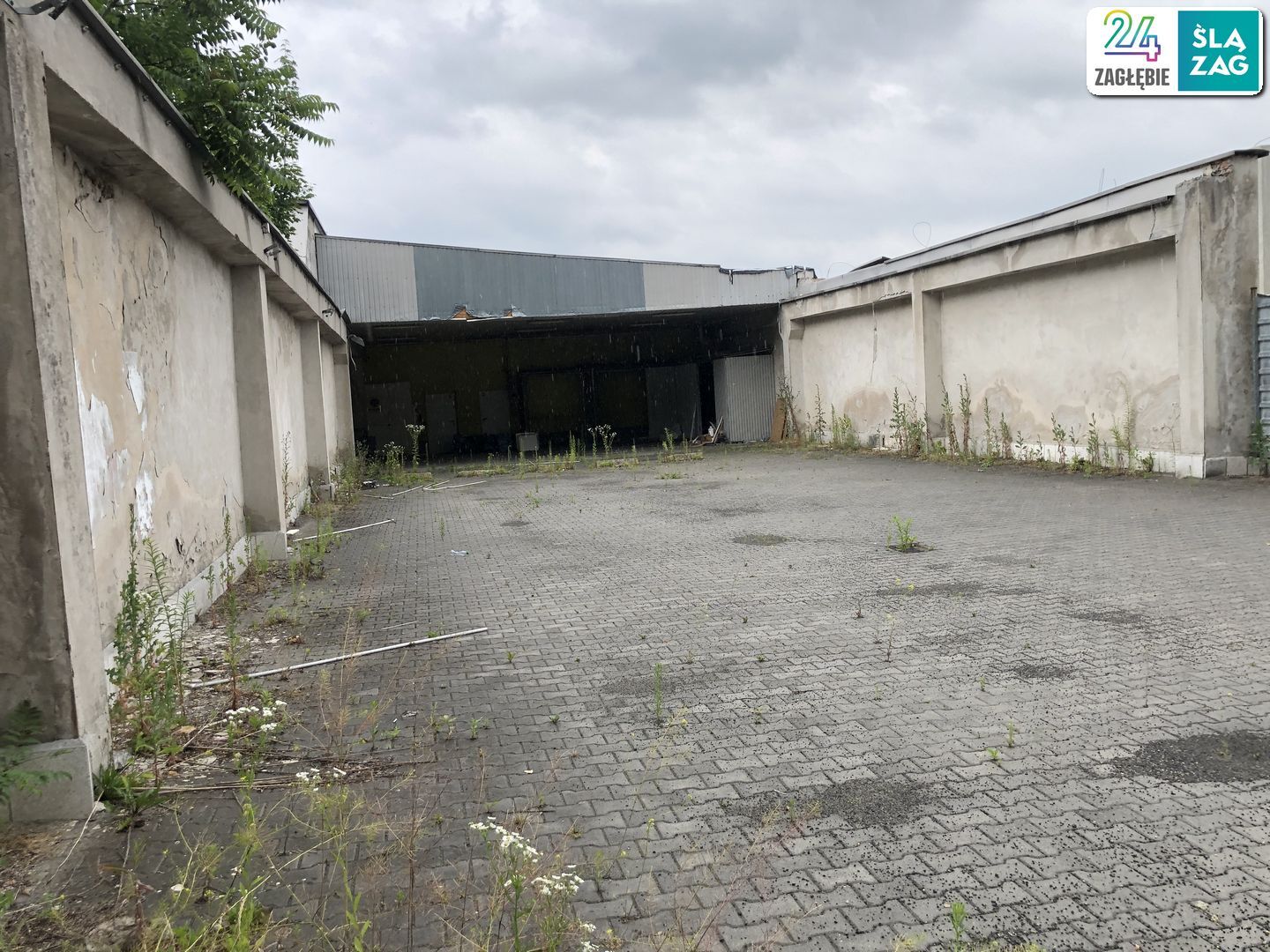 Sosnowiec. Ulice 1 Maja i Partyzantów. Budowa centrum handlowego «Kaufland» w miejscu dawnej przędzalni Schoenów oraz huty szkła. 8 lipca 2025.