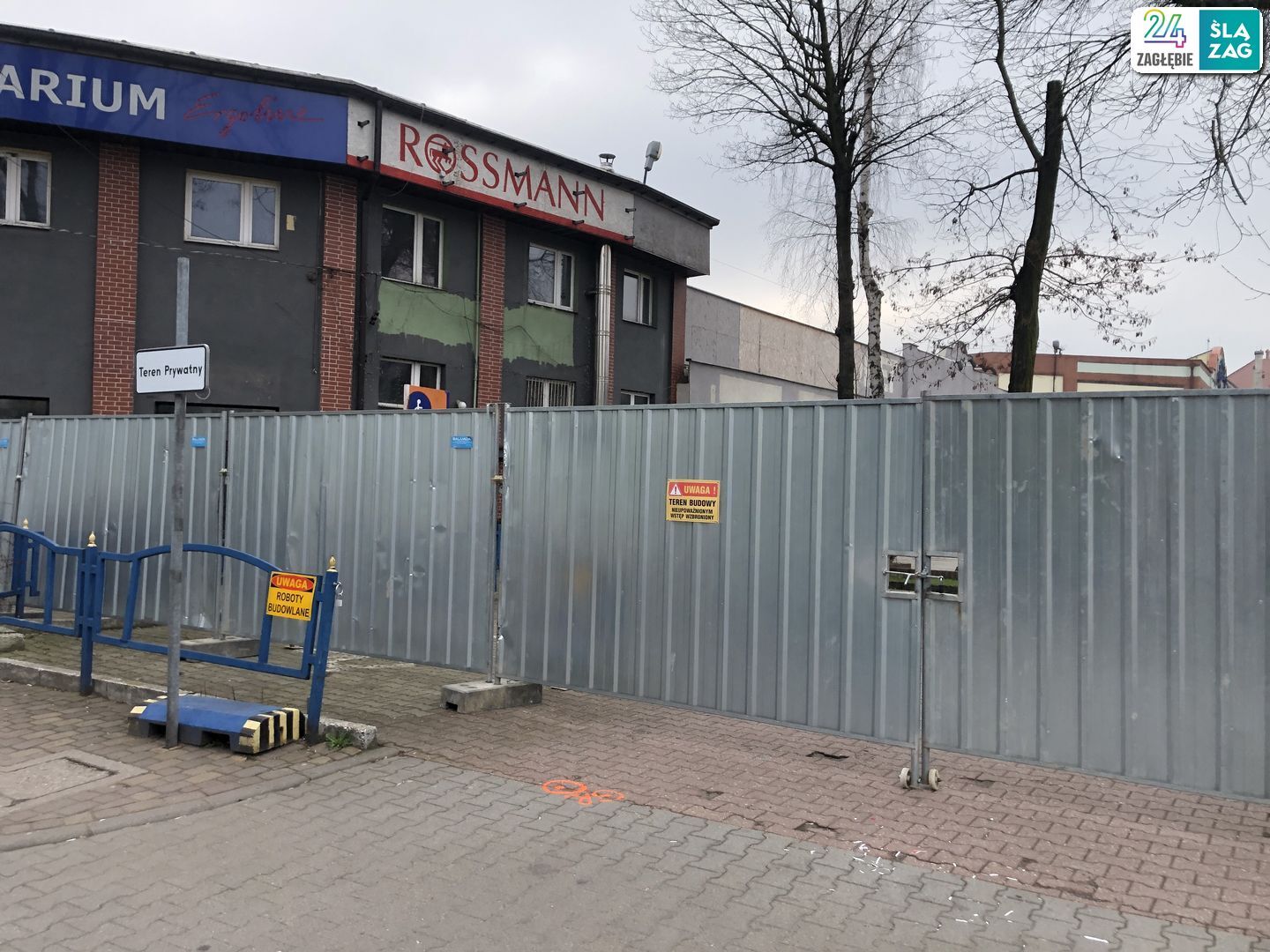 Sosnowiec. Ulice 1 Maja i Partyzantów. Dawne: przędzalnia Schoenow oraz huta szkła. Ruszyła rozbiórka. 1 kwietnia 2025.