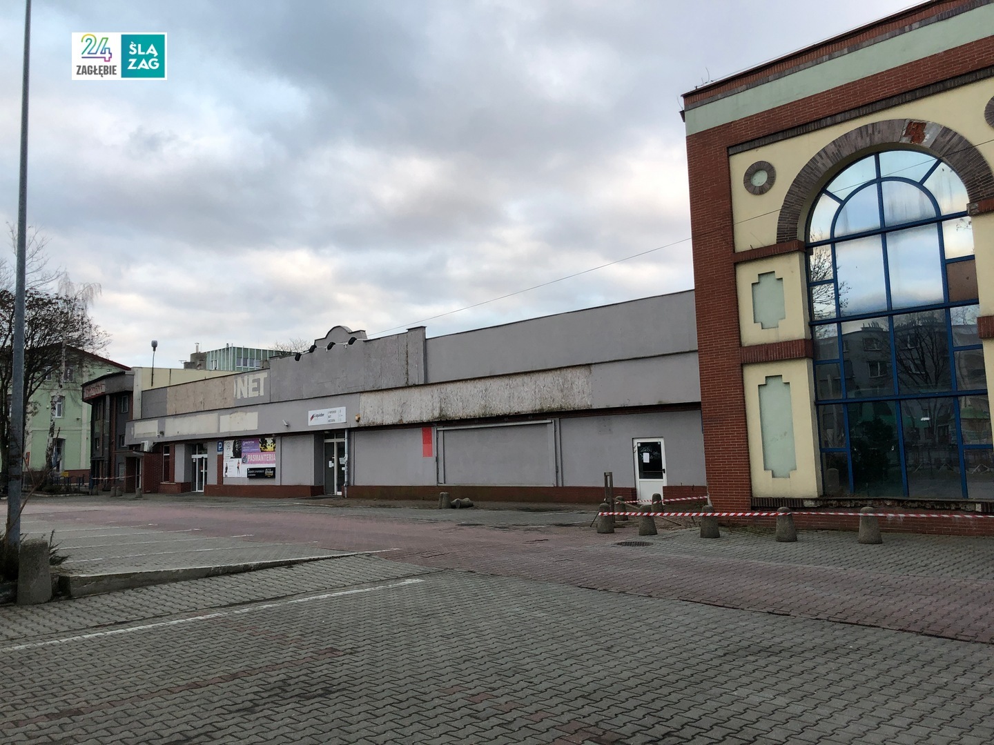 Sosnowiec. Skrzyżowanie ulic: 1 Maja i Partyzantów. Dawne: przędzalnia Schoenów i huta szkła. 1 lutego 2025.