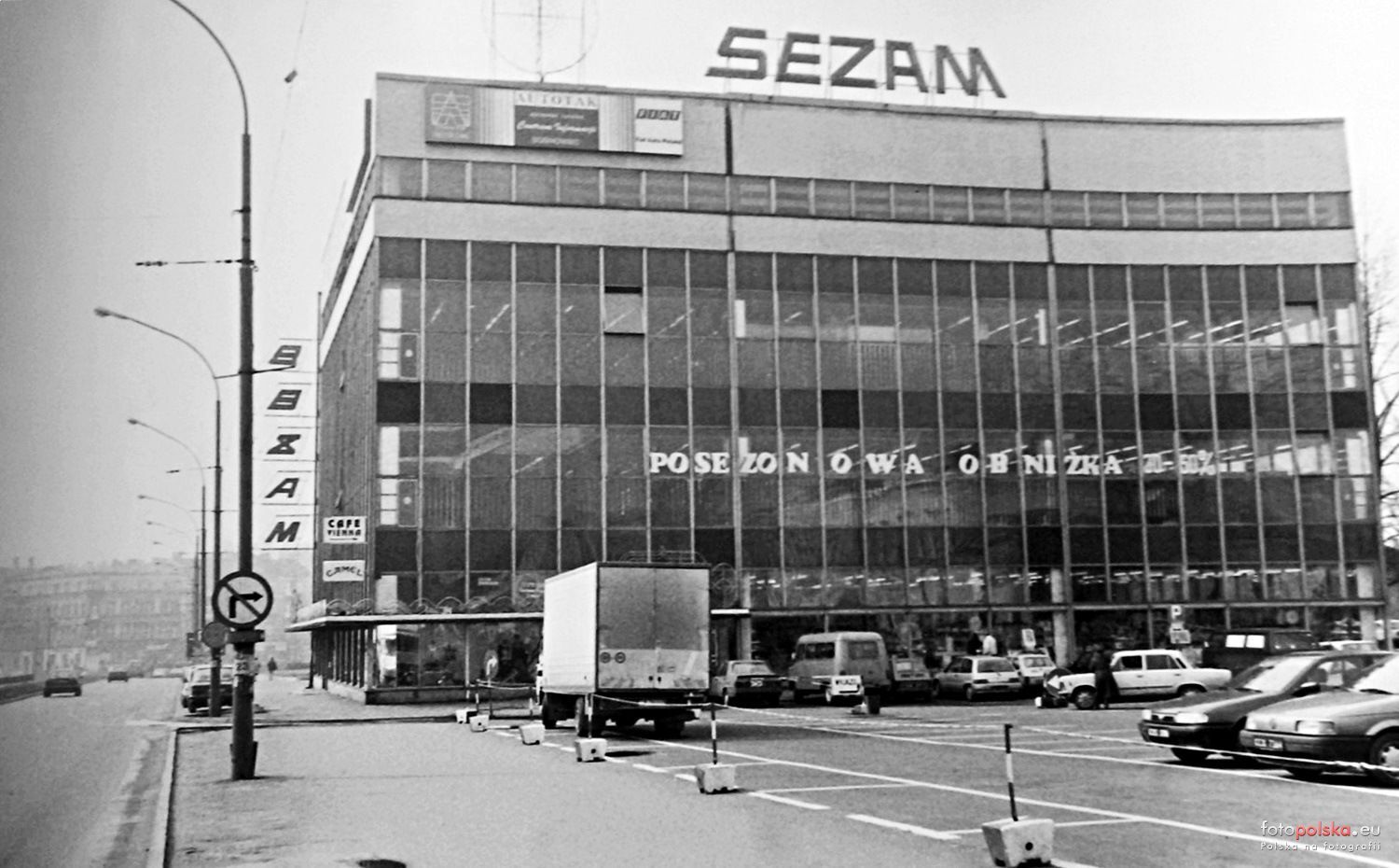 Sosnowiec. Ulica 3 Maja. Dom Towarowy «Sezam». Rok 1995.