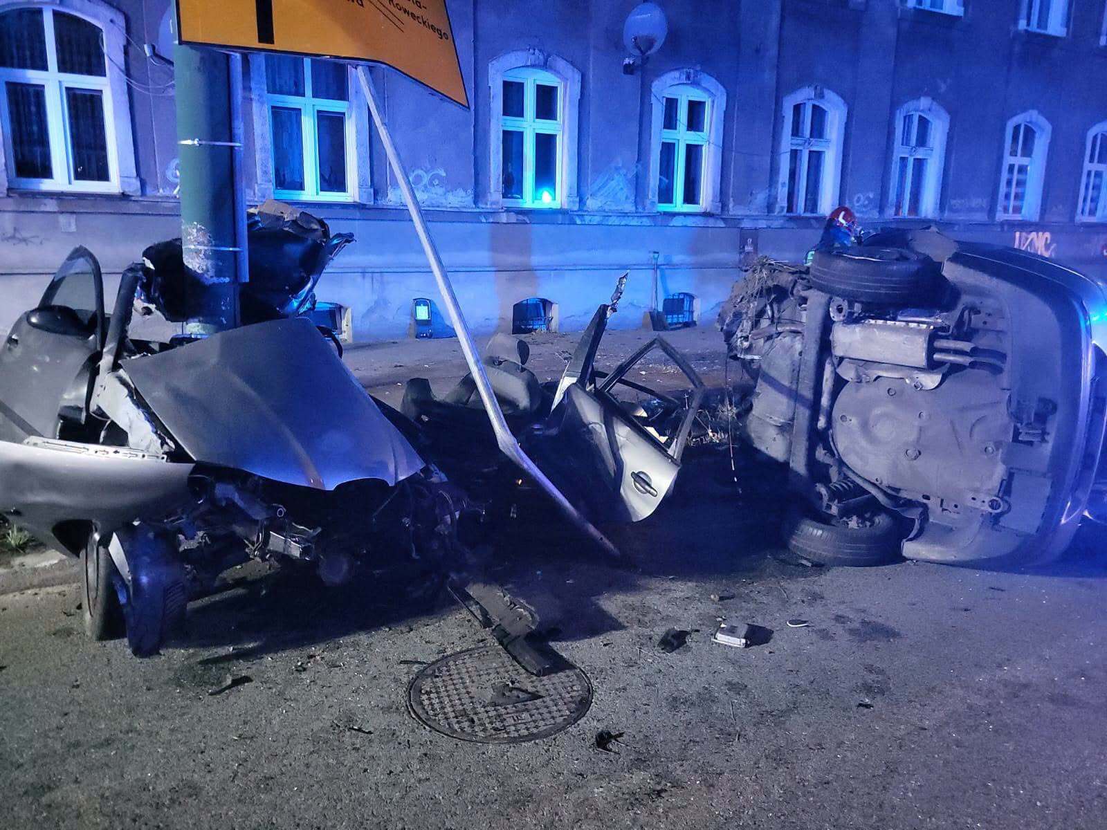 Sosnowiec. Ul. 3 Maja. Nocny wypadek drogowy. Nie żyją 2 osoby. 17-18 czerwca 2026