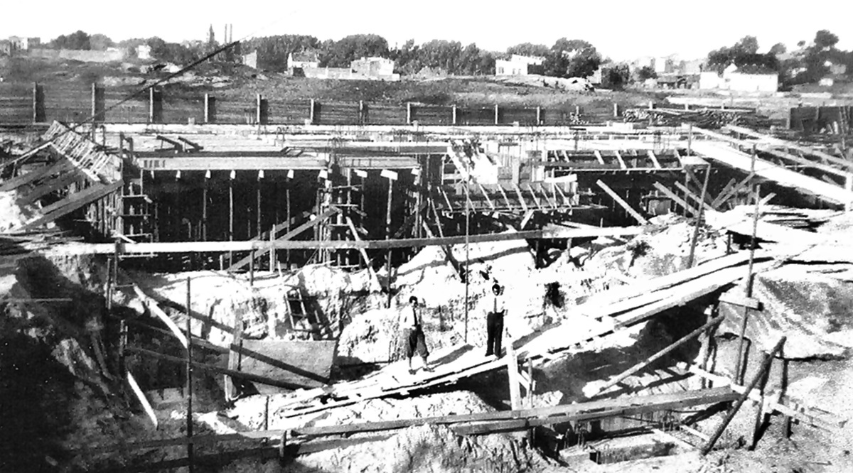 Sosnowiec. Ulica 3 Maja 33. Ubezpieczalnia społeczna i szpital położniczy w budowie. Lata 1931-1932