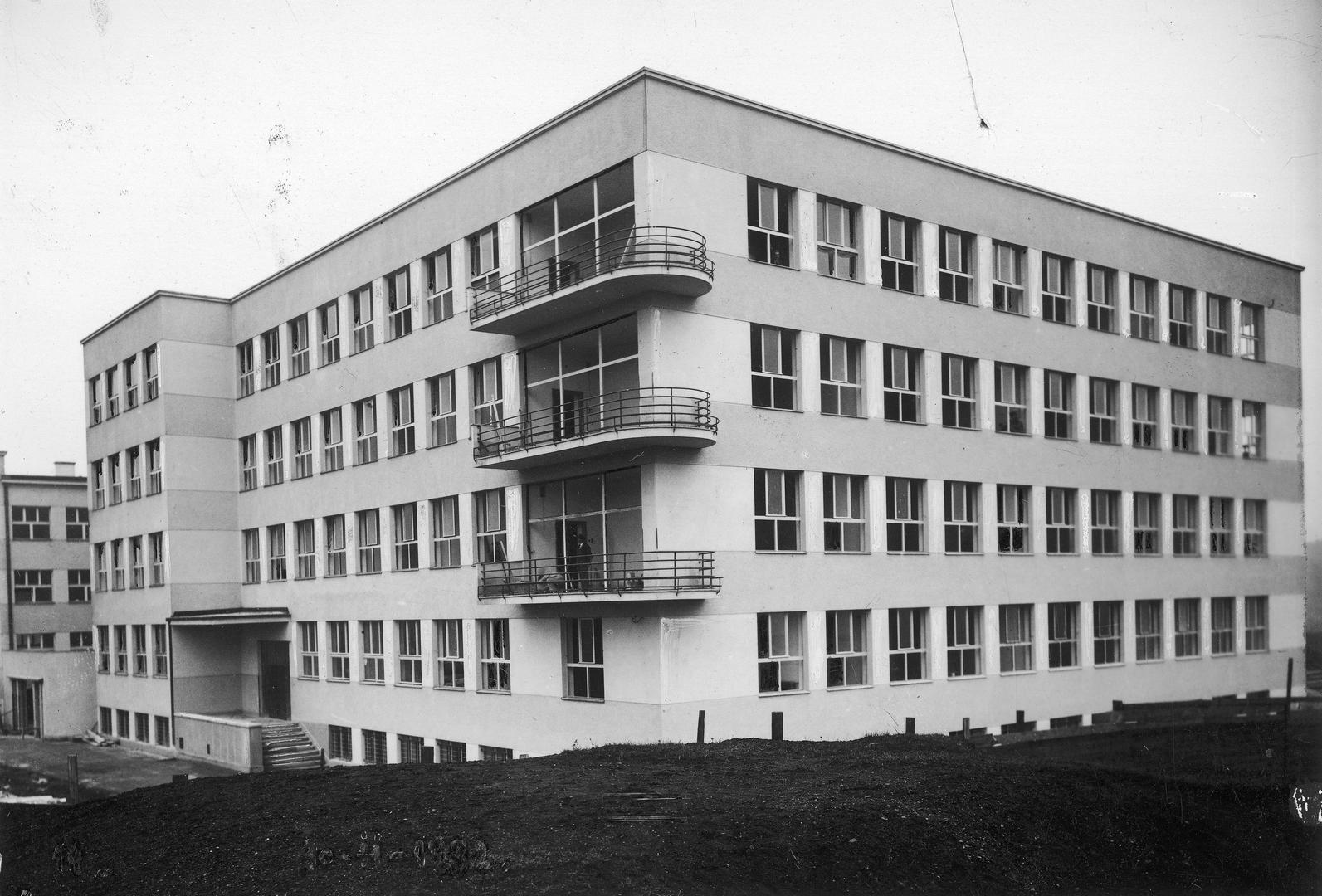 Sosnowiec. Ulica 3 Maja 33. Ubezpieczalnia społeczna i szpital położniczy. Rok 1932