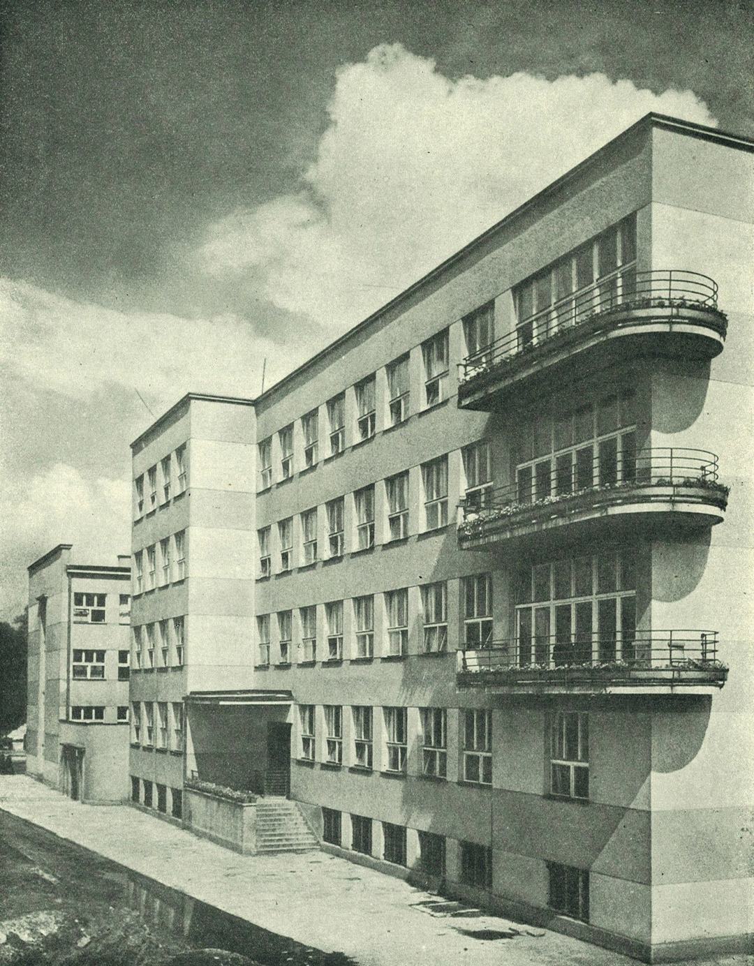 Sosnowiec. Ulica 3 Maja 33. Ubezpieczalnia społeczna i szpital położniczy. Lata 1933-1935