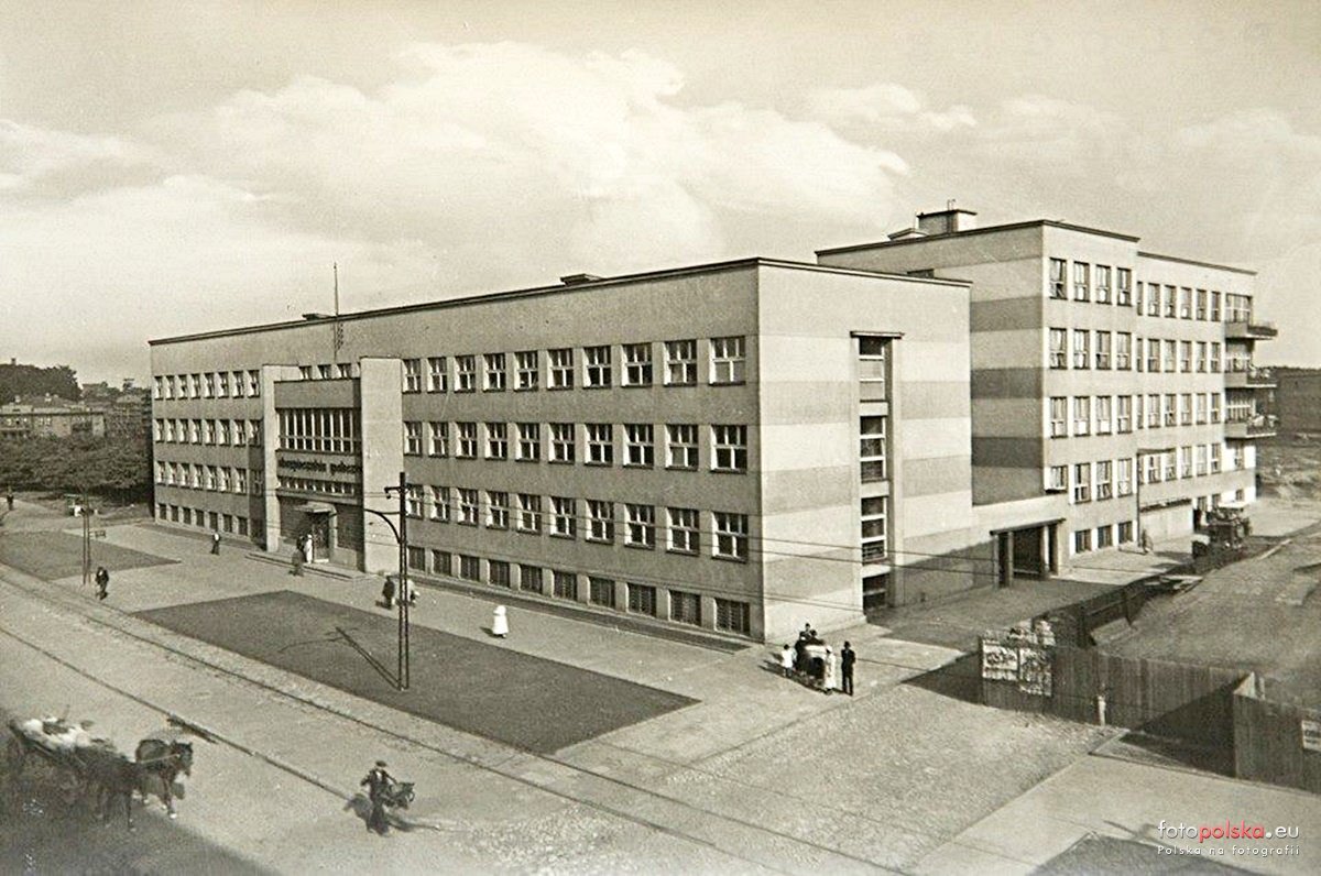 Sosnowiec. Ulica 3 Maja 33. Ubezpieczalnia społeczna i szpital położniczy. Lata 1933-1934
