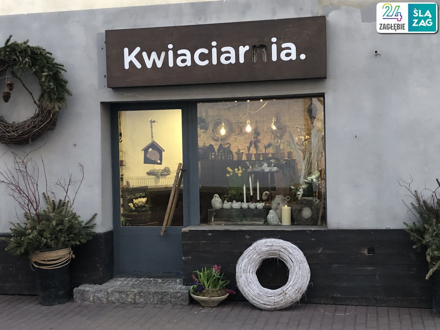 Sosnowiec. Kwiaciarnia przy ulicy Barbary. Przeddzień Dnia Kobiet 2025.