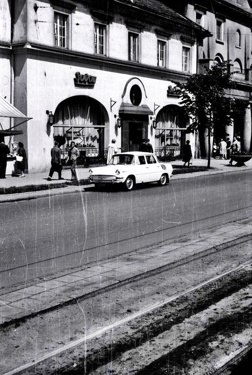 Sosnowiec. Ulica Czerwonego Zagłębia. Restauracja «Savoy», kinoteatr «Zagłębie». Lata 1964-1968.