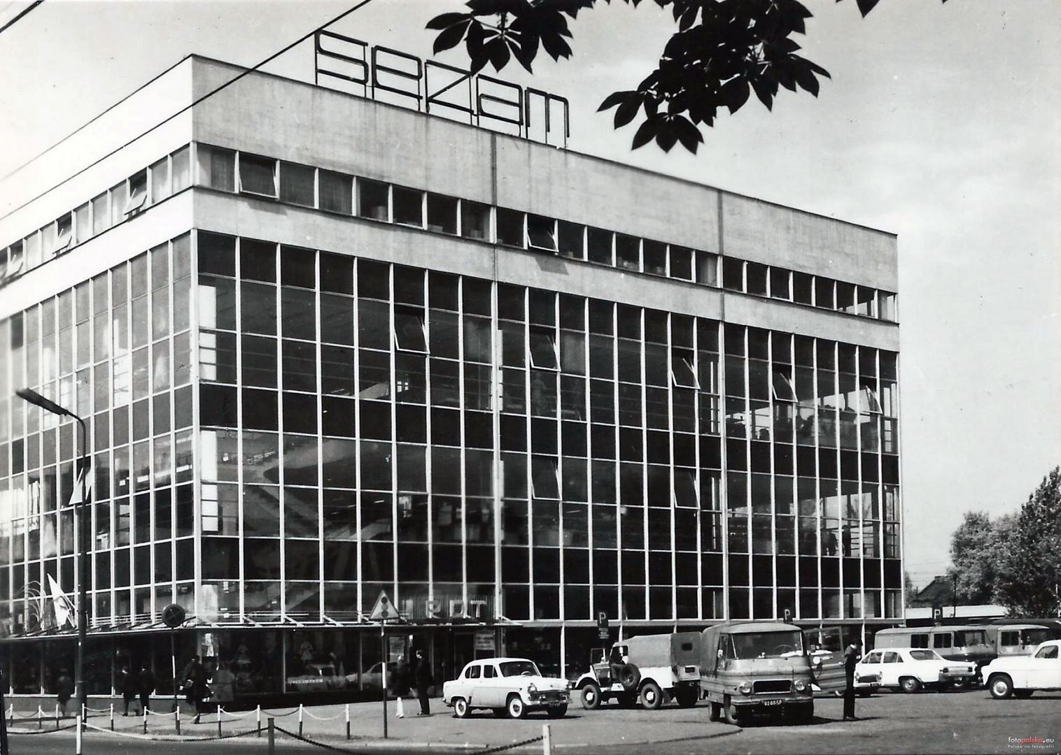 Sosnowiec. Ulica Czerwonego Zagłębia. PDT «Sezam». Rok 1972.