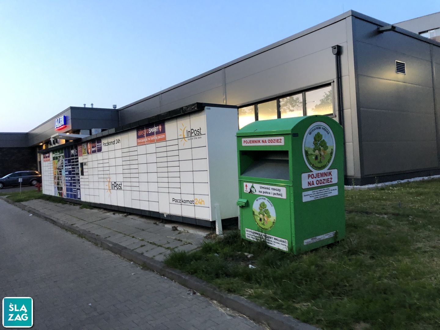 Sosnowiec, ul. Gabriela Narutowicza. Kontenery do selektywnej zbiórki odzieży. 3 czerwca 2025.