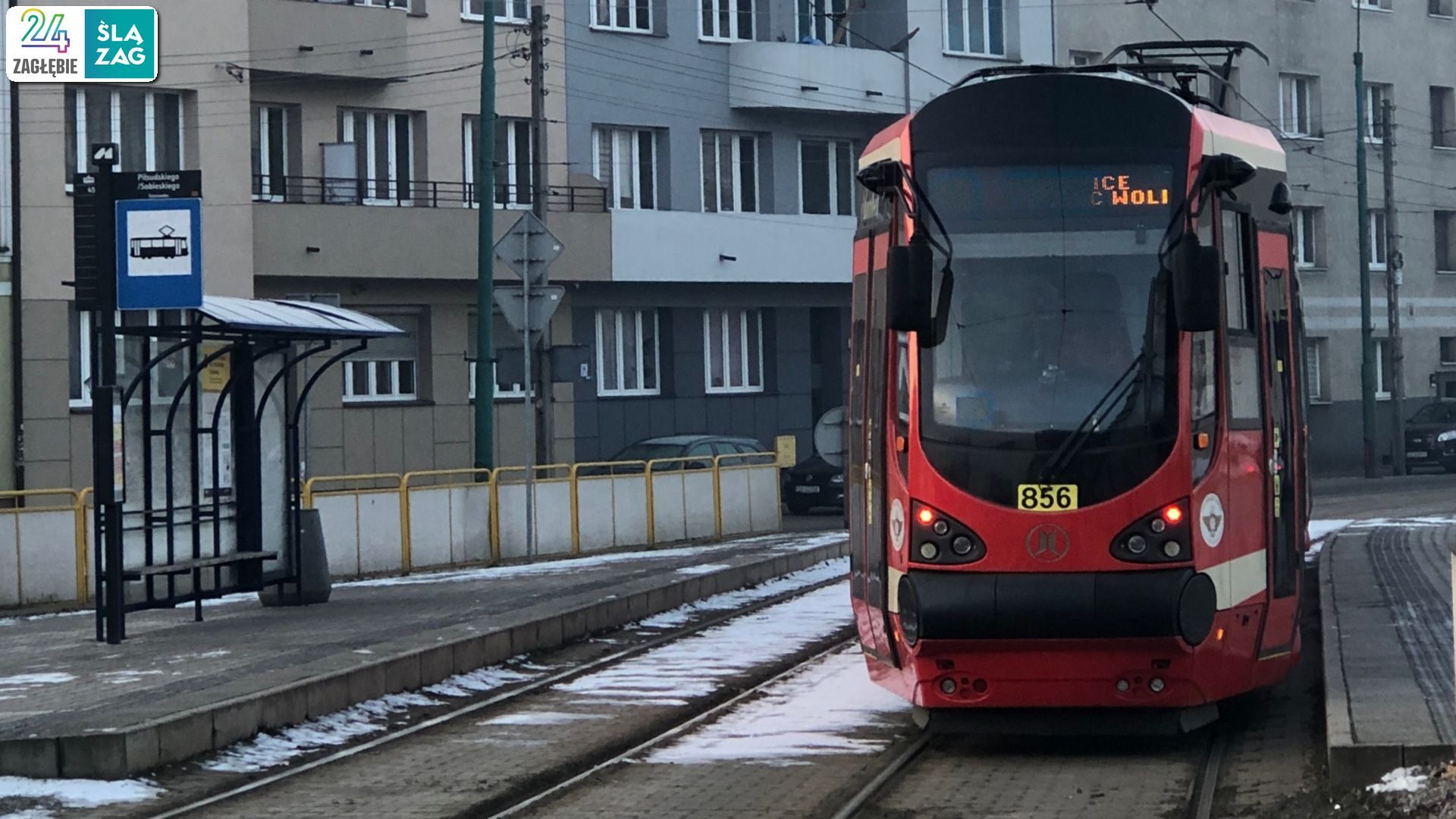 Sosnowiec. Ulica Jana III Sobieskiego. Przystanek Piłsudskiego / Sobieskiego. Tramwaj Moderus Beta MF 16AC BD, »Tramwaje Śląskie« #856. 18 lutego 2025