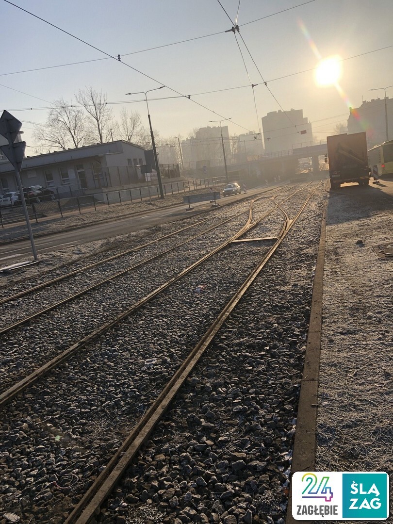 Sosnowiec. Pierwszy dzień przebudowy wiaduktu nad ulicą Józefa Piłsudskiego. 17 lutego 2025.