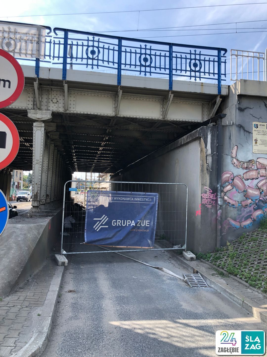 Sosnowiec. Wiadukt nad ulicą Józefa Piłsudskiego po rozbiórce połowy obiektu. 4 czerwca 2025.