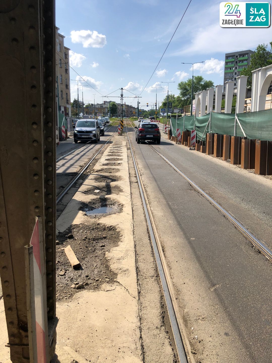 Sosnowiec. Wiadukt nad ulicą Józefa Piłsudskiego po rozbiórce połowy obiektu. 4 czerwca 2025.