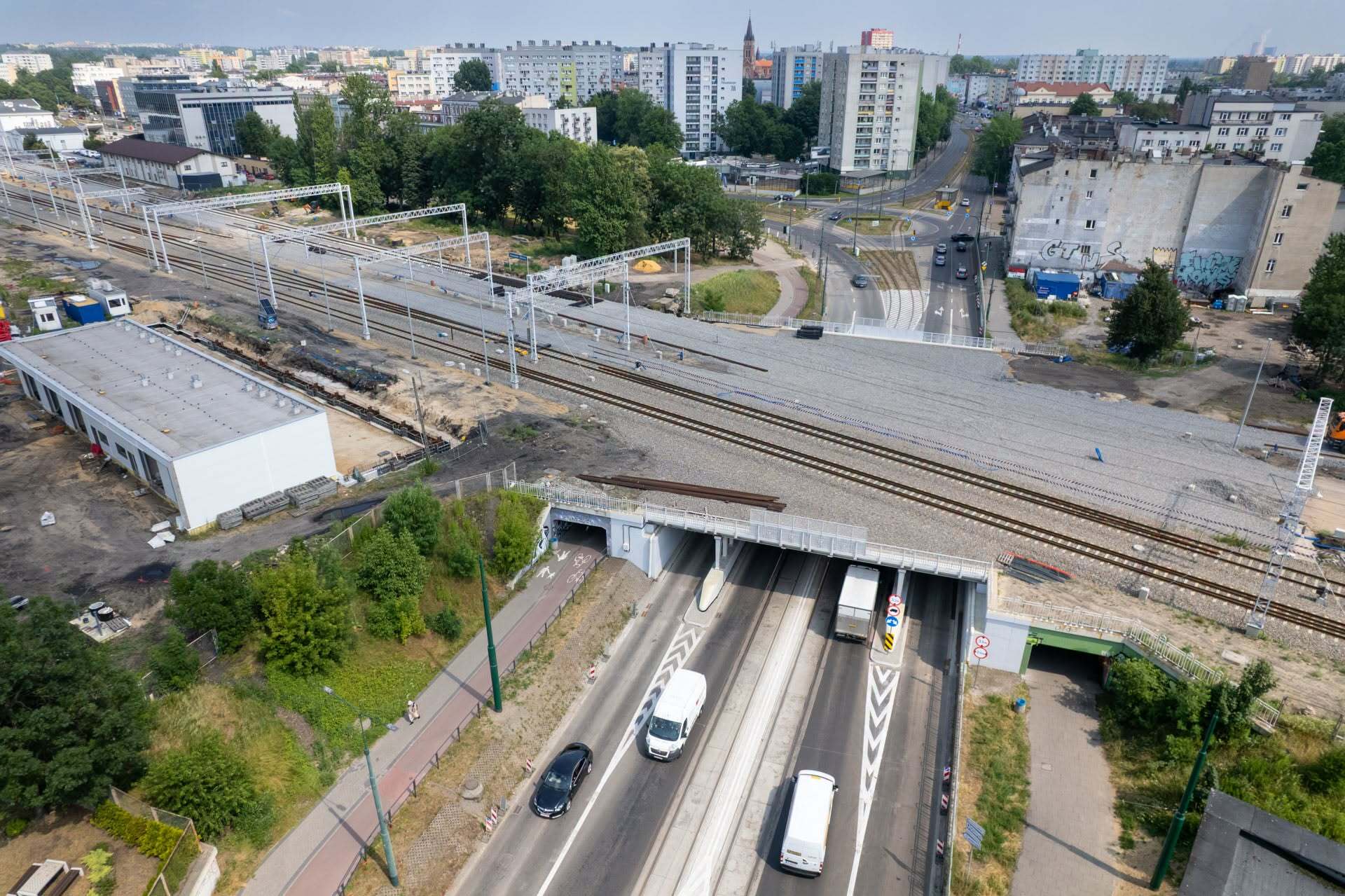 Sosnowiec. Ulica Józefa Piłsudskiego. Wiadukt kolejowy otwarty na stałe (pełna przepustowość pod spodem). 30 czerwca 2026