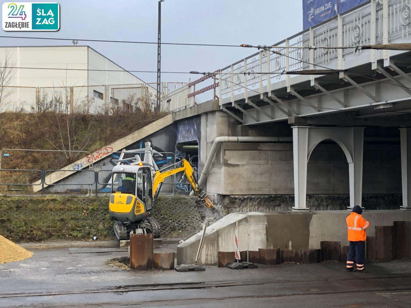 Sosnowiec. Ulica Józefa Piłsudskiego. Wiadukt kolejowy na dwa dni przed przywróceniem ruchu. 11 grudnia 2025.