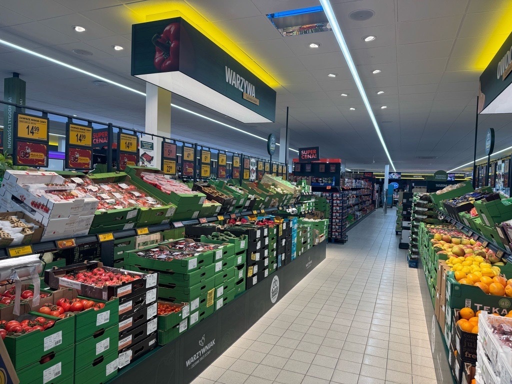 Sosnowiec. Sklep sieci „Biedronka” przy ulicy Kościelnej. Kwiecień 2025.