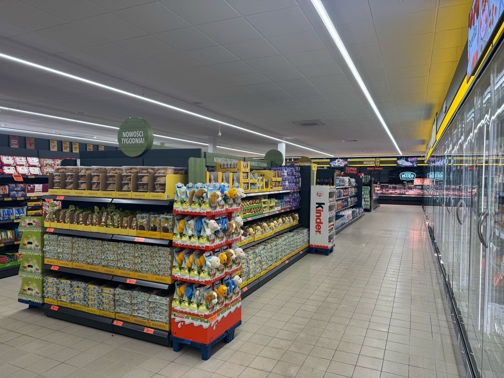 Sosnowiec. Sklep sieci „Biedronka” przy ulicy Kościelnej. Kwiecień 2025.