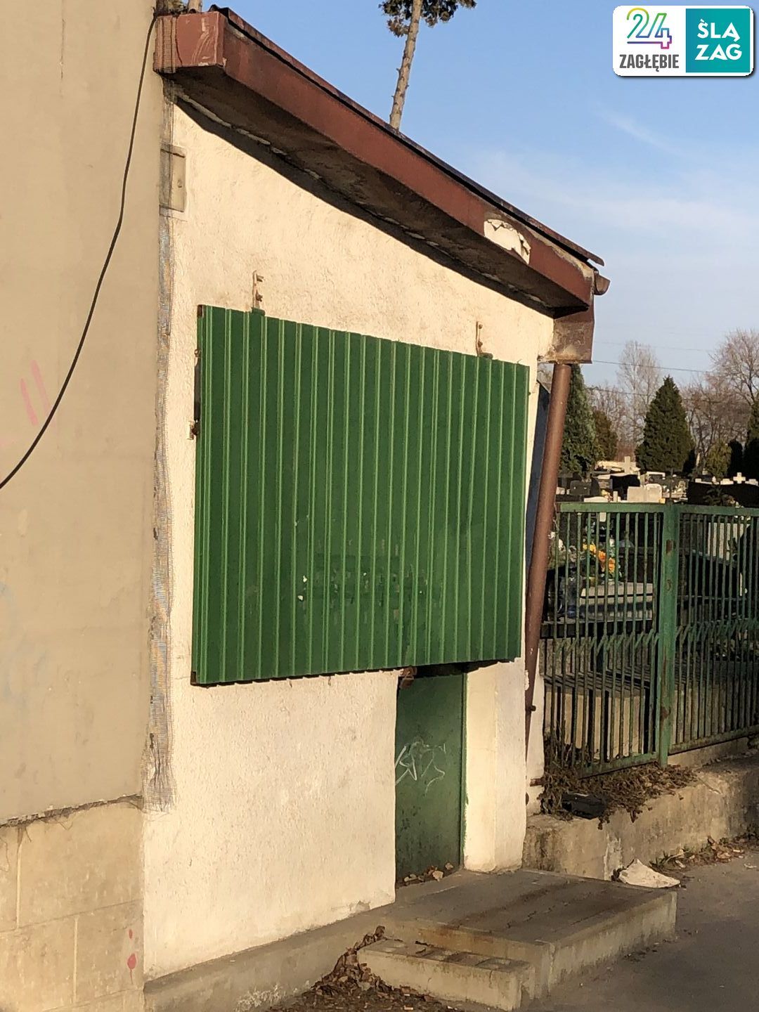 Sosnowiec. kwiaciarnia przy ulicy generała Władysława Andersa. Właściciele przeszli na emeryturę, nikt od 3 lat nie przejął. Nie opłaca się, choć świetne miejsce. 7 marca 2025.