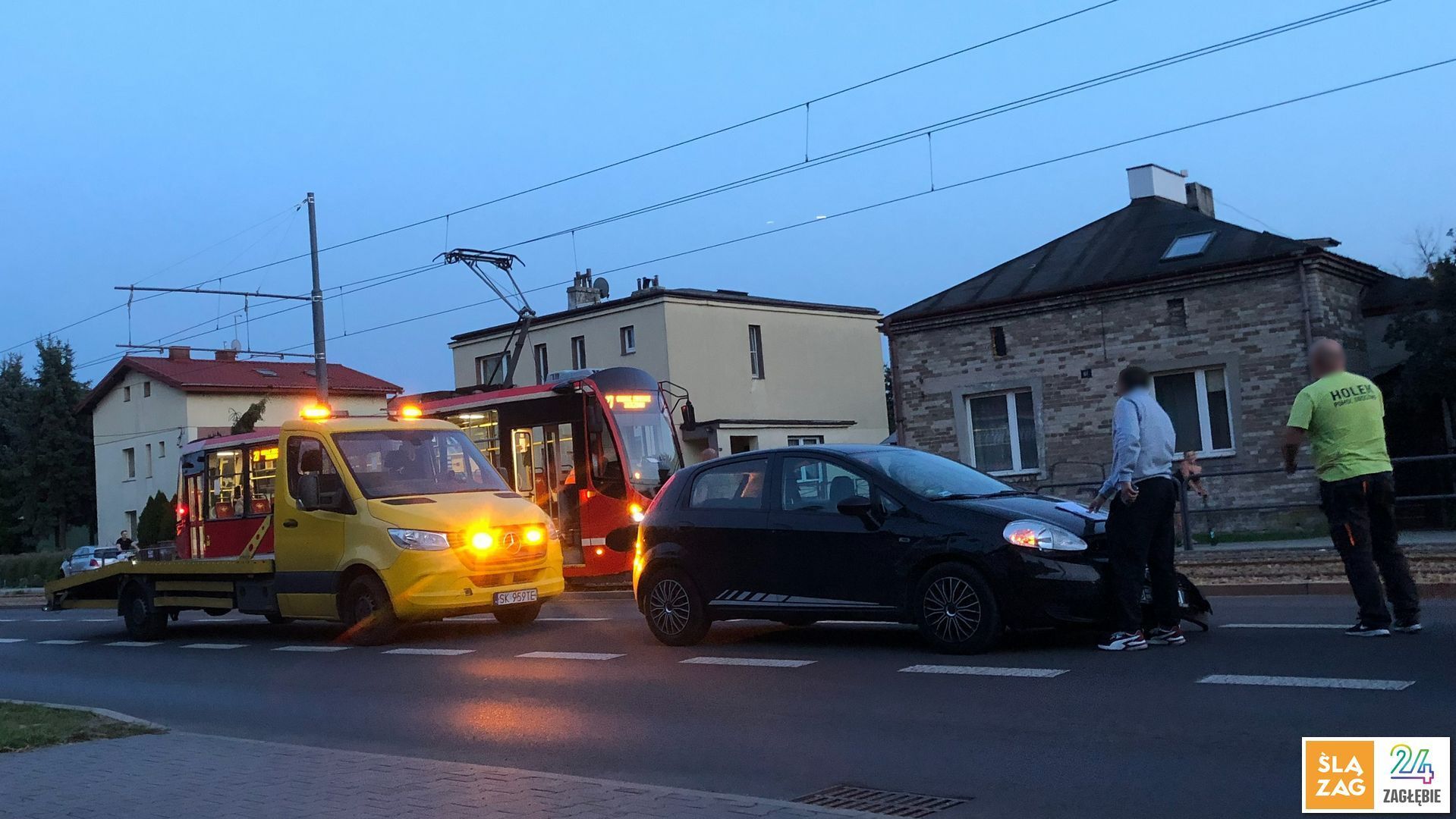 Sosnowiec. Kolizja tramwaju Konstal /  Modertrans 105N-HF 11AC, »Tramwaje Śląskie« #753, linia nr 27, i samochodu Fiat Grande Punto. 28 sierpnia 2026