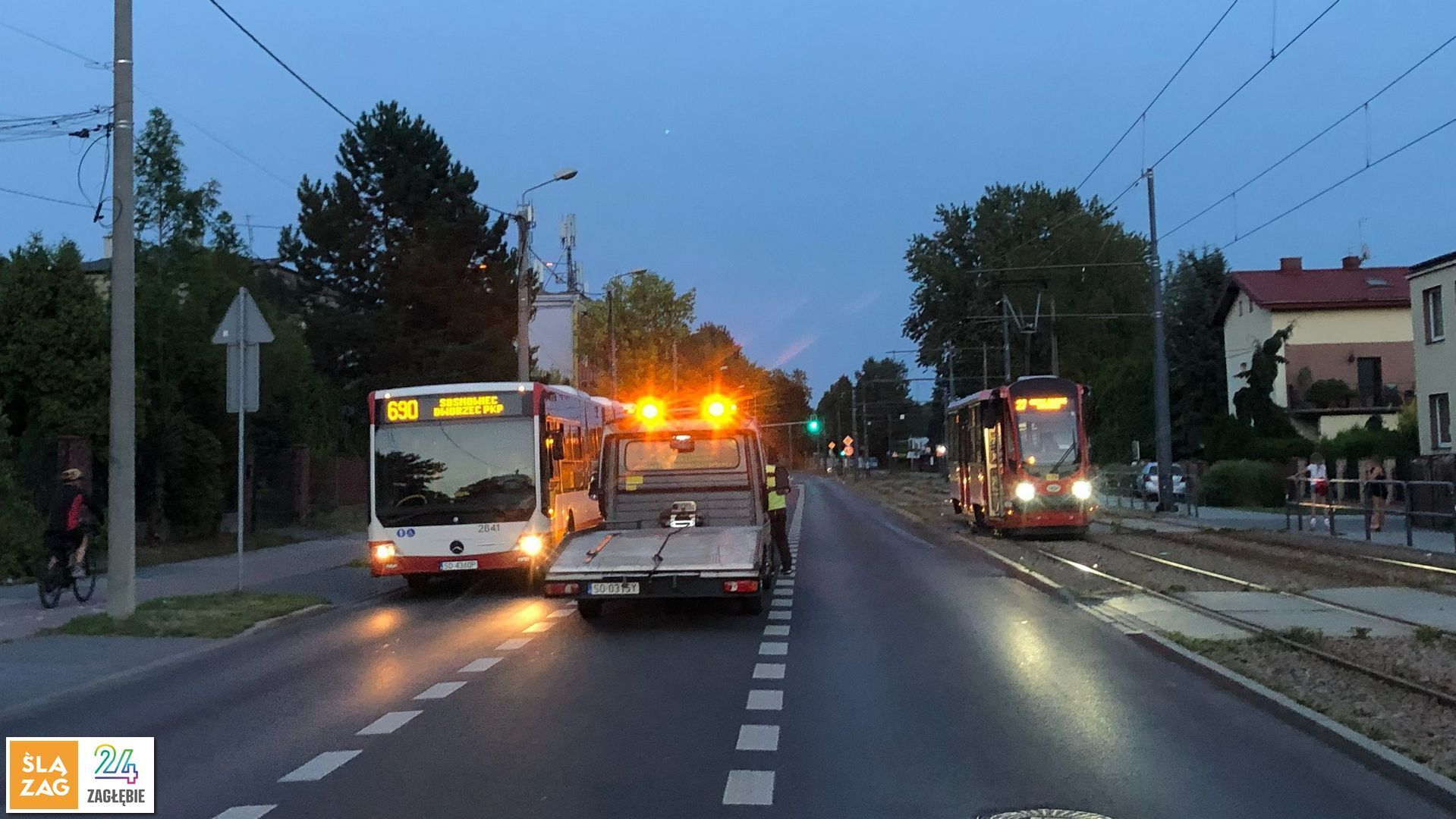 Sosnowiec. Kolizja tramwaju Konstal /  Modertrans 105N-HF 11AC, »Tramwaje Śląskie« #753, linia nr 27, i samochodu Fiat Grande Punto. 28 sierpnia 2026