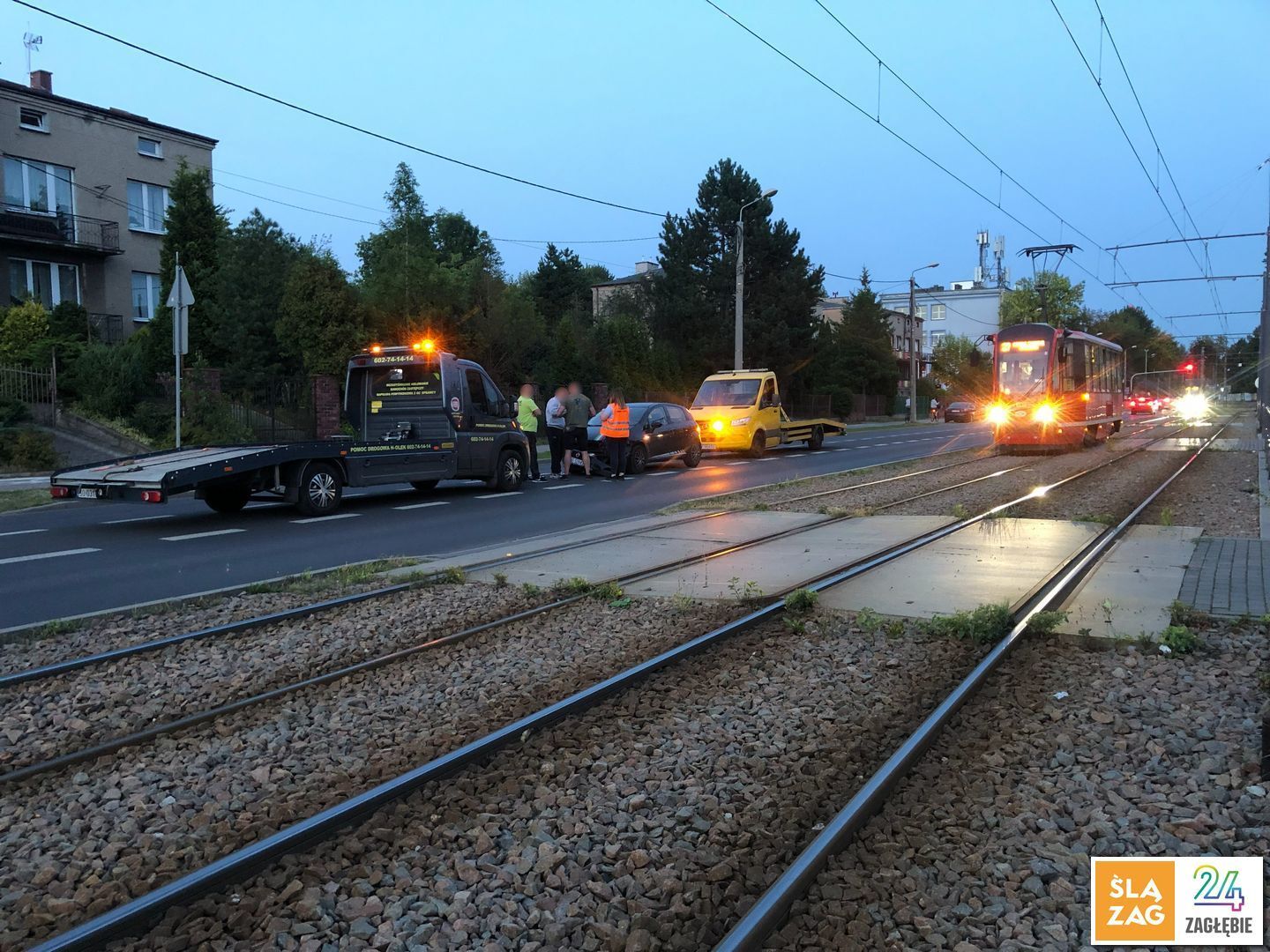 Sosnowiec. Kolizja tramwaju Konstal /  Modertrans 105N-HF 11AC, »Tramwaje Śląskie« #753, linia nr 27, i samochodu Fiat Grande Punto. 28 sierpnia 2026