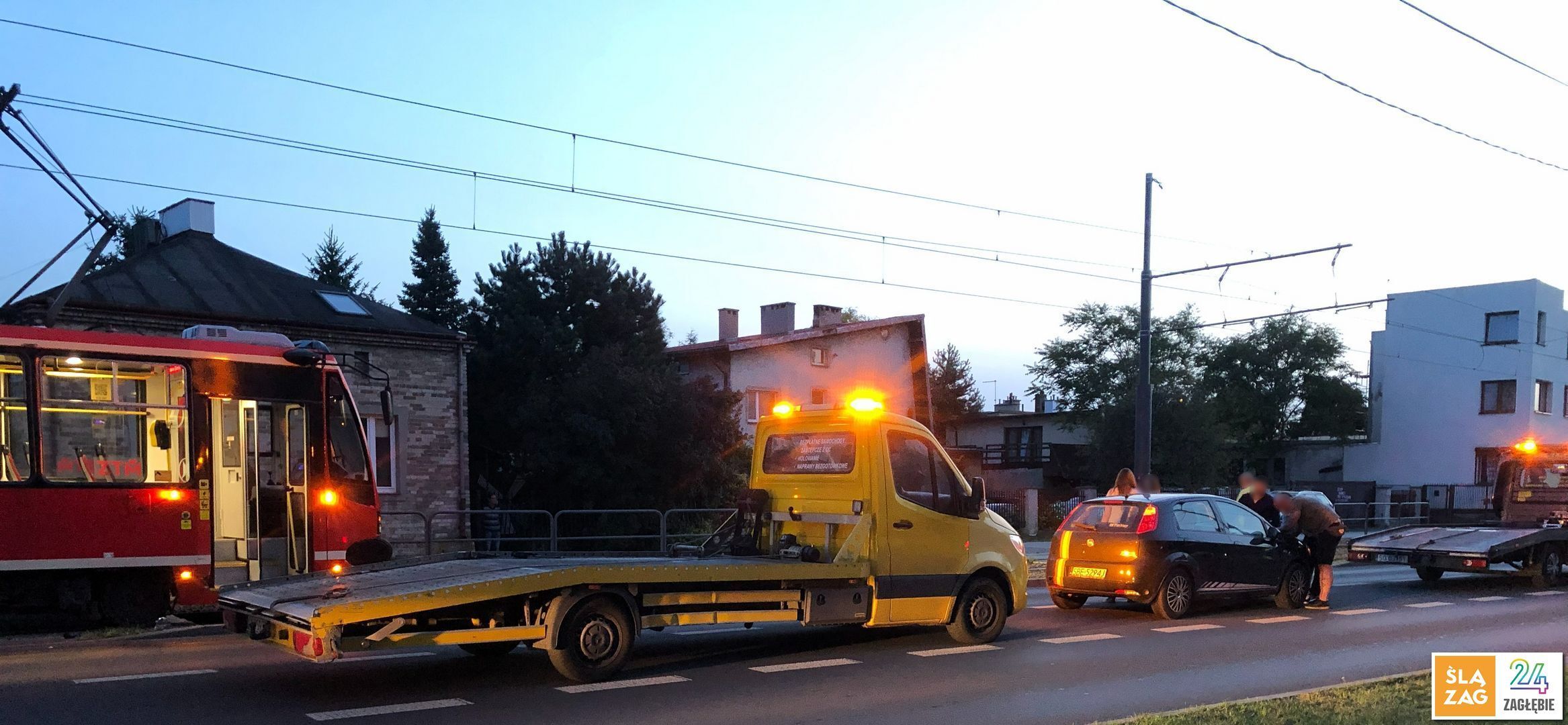 Sosnowiec. Kolizja tramwaju Konstal /  Modertrans 105N-HF 11AC, »Tramwaje Śląskie« #753, linia nr 27, i samochodu Fiat Grande Punto. 28 sierpnia 2026