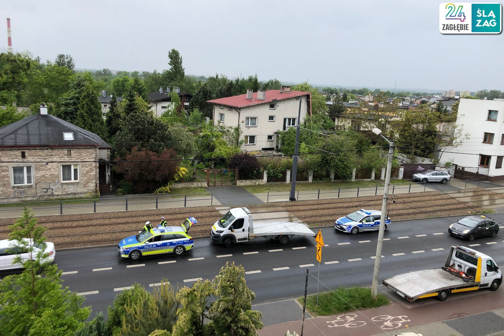 Sosnowiec, ul. gen. Władysława Andersa. Kolizja trzech pojazdów, w tym radiowozu Policji. 10 maja 2025.