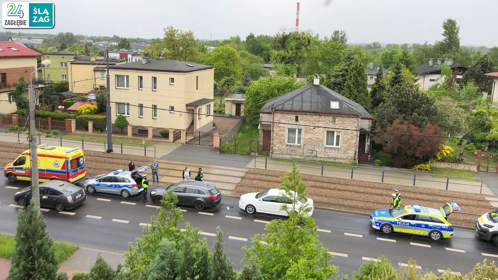 Sosnowiec, ul. gen. Władysława Andersa. Kolizja trzech pojazdów, w tym radiowozu Policji. 10 maja 2025.