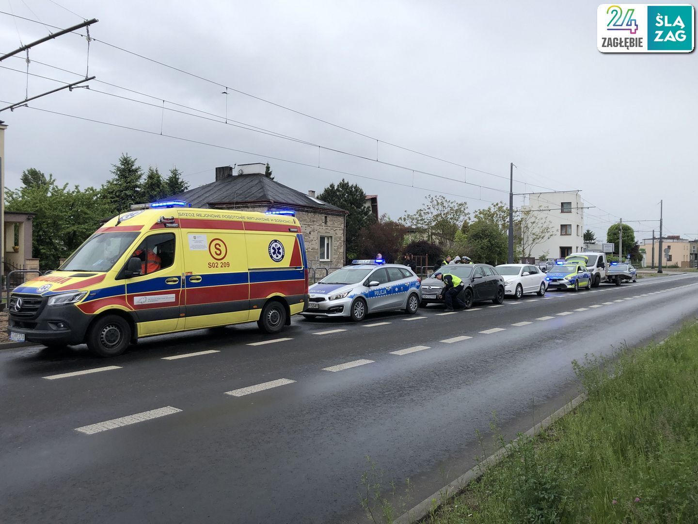 Sosnowiec, ul. gen. Władysława Andersa. Kolizja trzech pojazdów, w tym radiowozu Policji. 10 maja 2025.