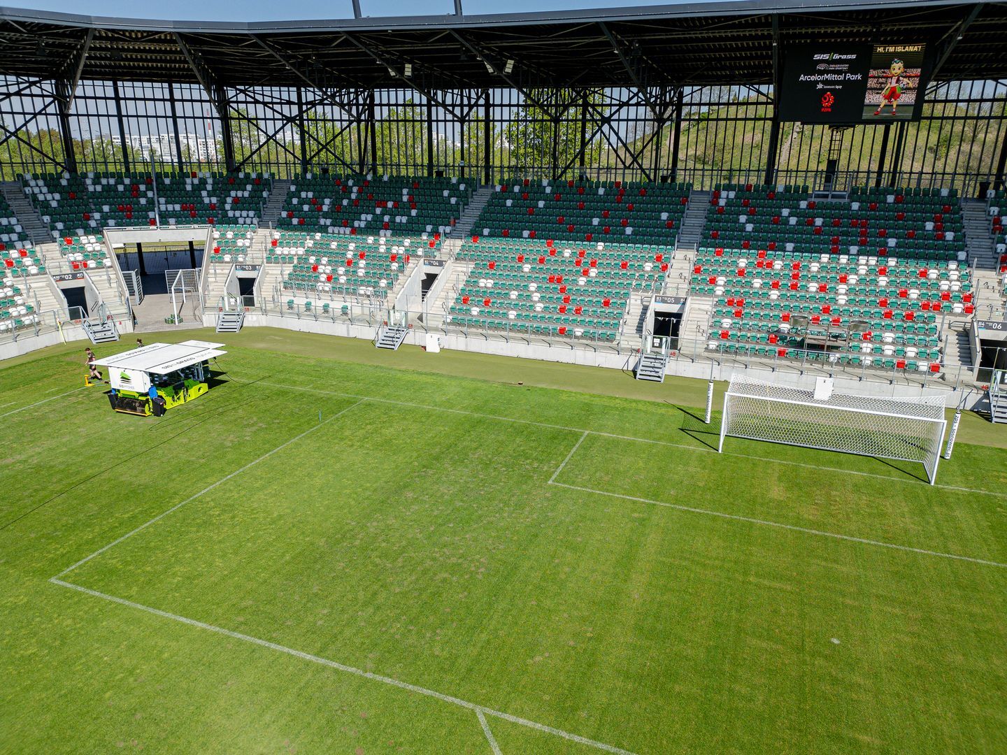 Sosnowiec. Zagłębiowski Park Sportowy. Nowa murawa hybrydowa na stadionie piłkarskim, 6 maja 2026
