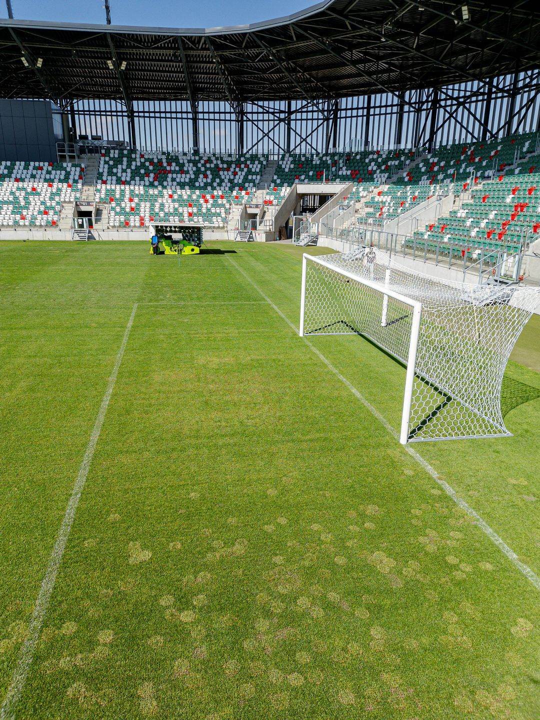 Sosnowiec. Zagłębiowski Park Sportowy. Nowa murawa hybrydowa na stadionie piłkarskim, 6 maja 2026