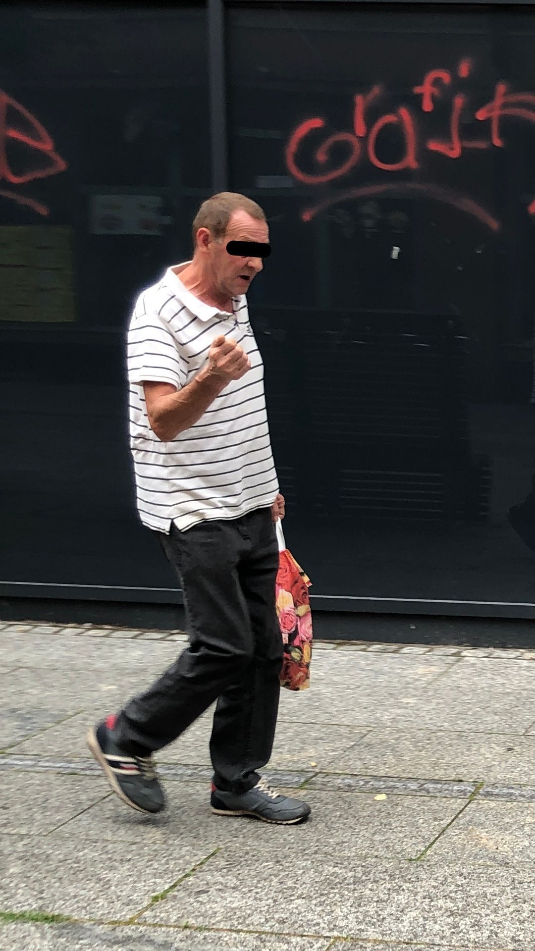 Sosnowiec. Złodziej na ulicy Modrzejowskiej. Ukradł buty ze sklepu! 15 lipca 2025.