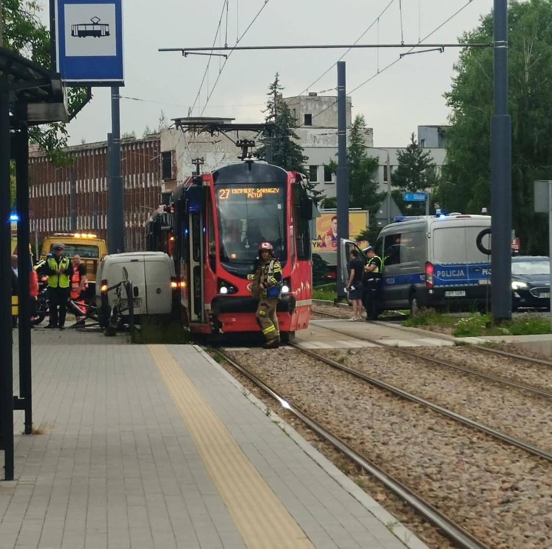 Sosnowiec. Zderzenie tramwaju i samochodu przy ulicy gen. Władysława Andersa. 17 lipca 2025.