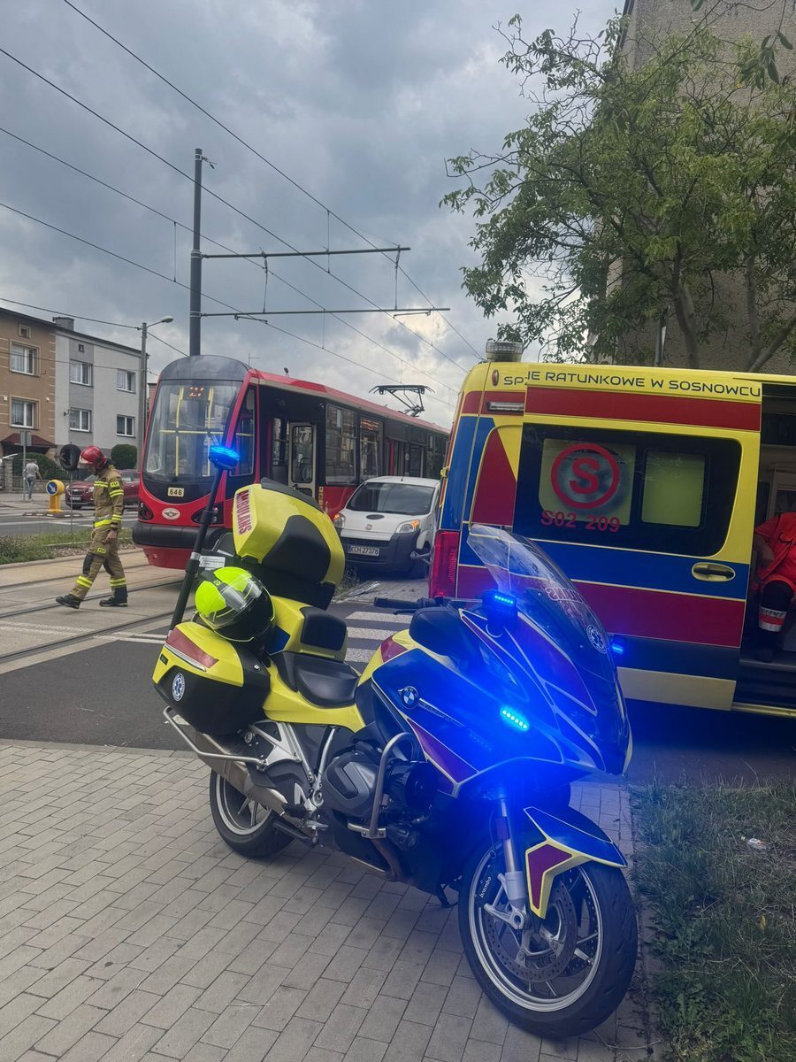 Sosnowiec. Zderzenie tramwaju i samochodu przy ulicy gen. Władysława Andersa. 17 lipca 2025.
