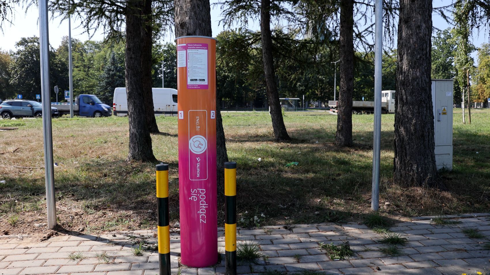 Nowe centra ładowania aut elektrycznych Tauronu powstaną w woj. śląskim: w Katowicach i na terenie lotniska w Pyrzowicach