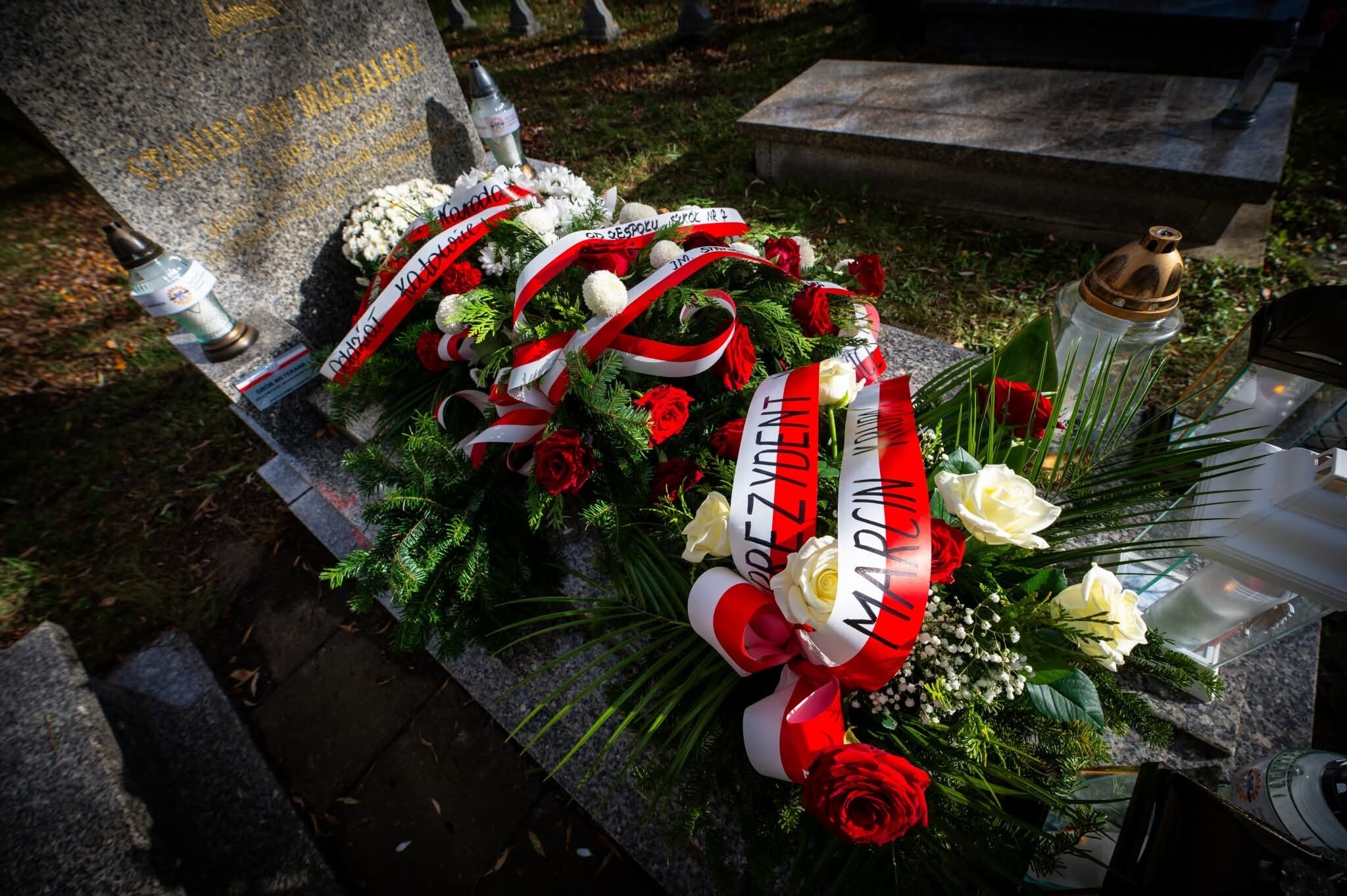 Grób Stanisława Mastalerza oznaczony jest znakiem pamięci „Tobie Polsko” i plakietą „Grób Weterana Walk o Wolność i Niepodległość Polski”.