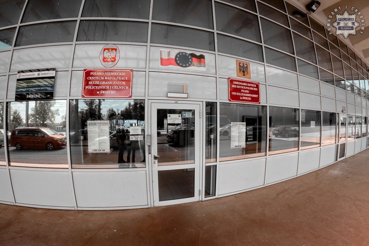 Świecko. Przejście graniczne Polska – Niemcy. Przekazanie zatrzymanego Bułgara (Hasan M.), ściganego przez Prokuraturę Okręgową w Sosnowcu. 14 maja 2025
