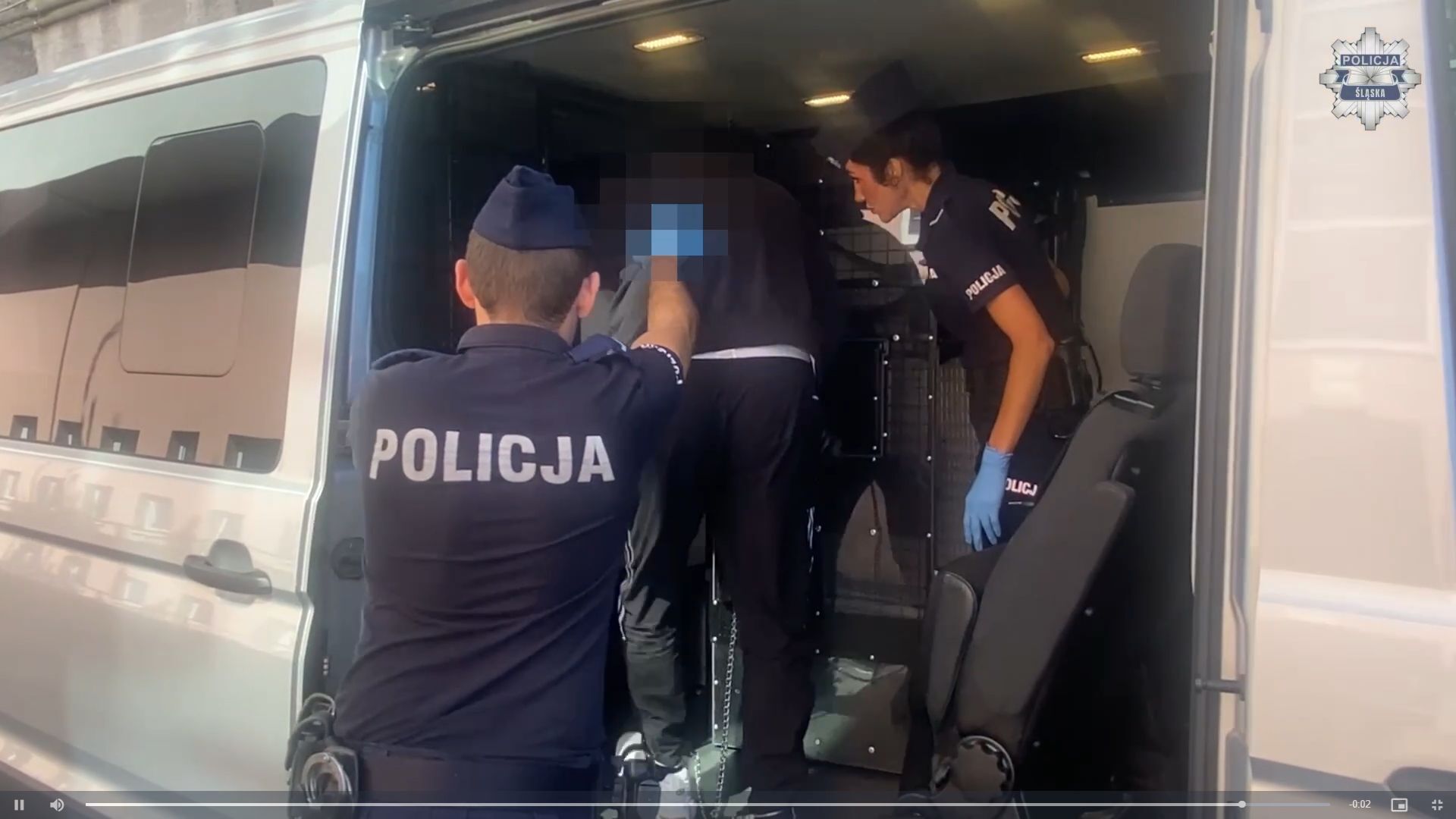 Świecko. Przekazanie zatrzymanego w Niemczech Przemysława C. na podstawie Europejskiego Nakazu Aresztowania wydanego przez Sąd Okręgowy w Sosnowcu. 3 września 2025.